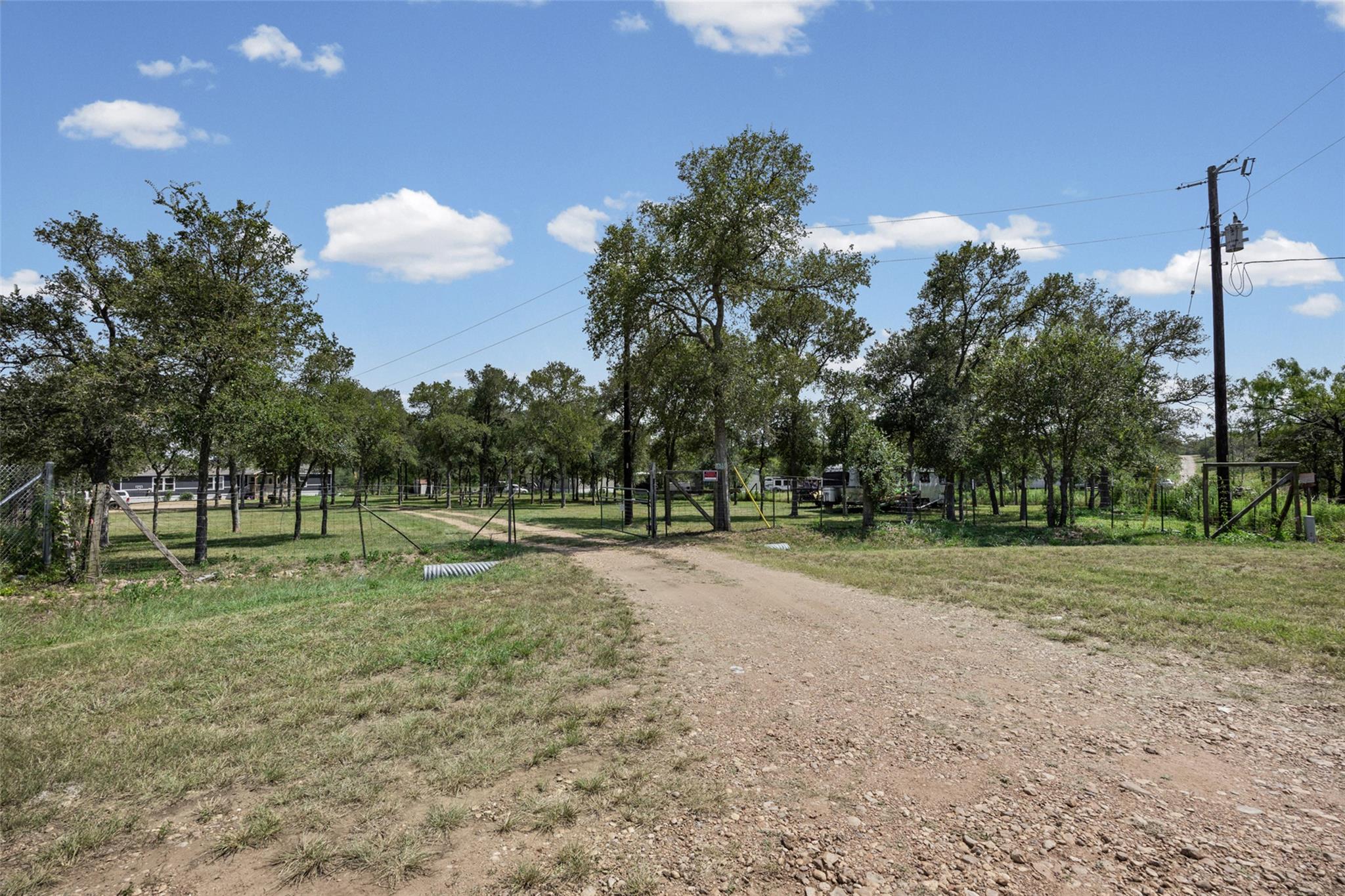 3rd image of 685 Thousand Oaks Dr, Cedar Creek, TX 78612 | MLS# 8290141
