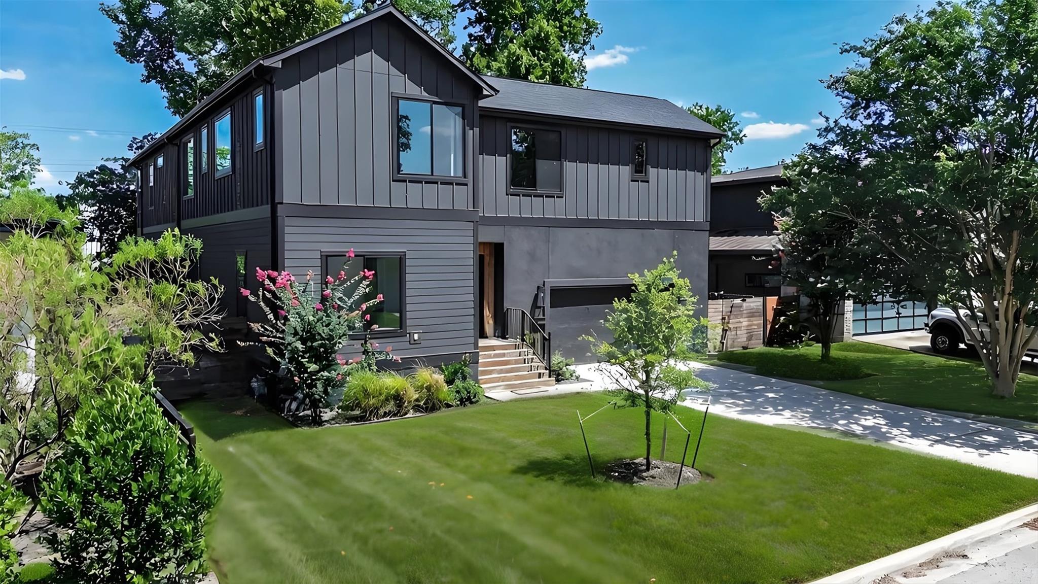 3rd image of 6905 Daugherty St, Austin, TX 78757 | MLS# 9881862