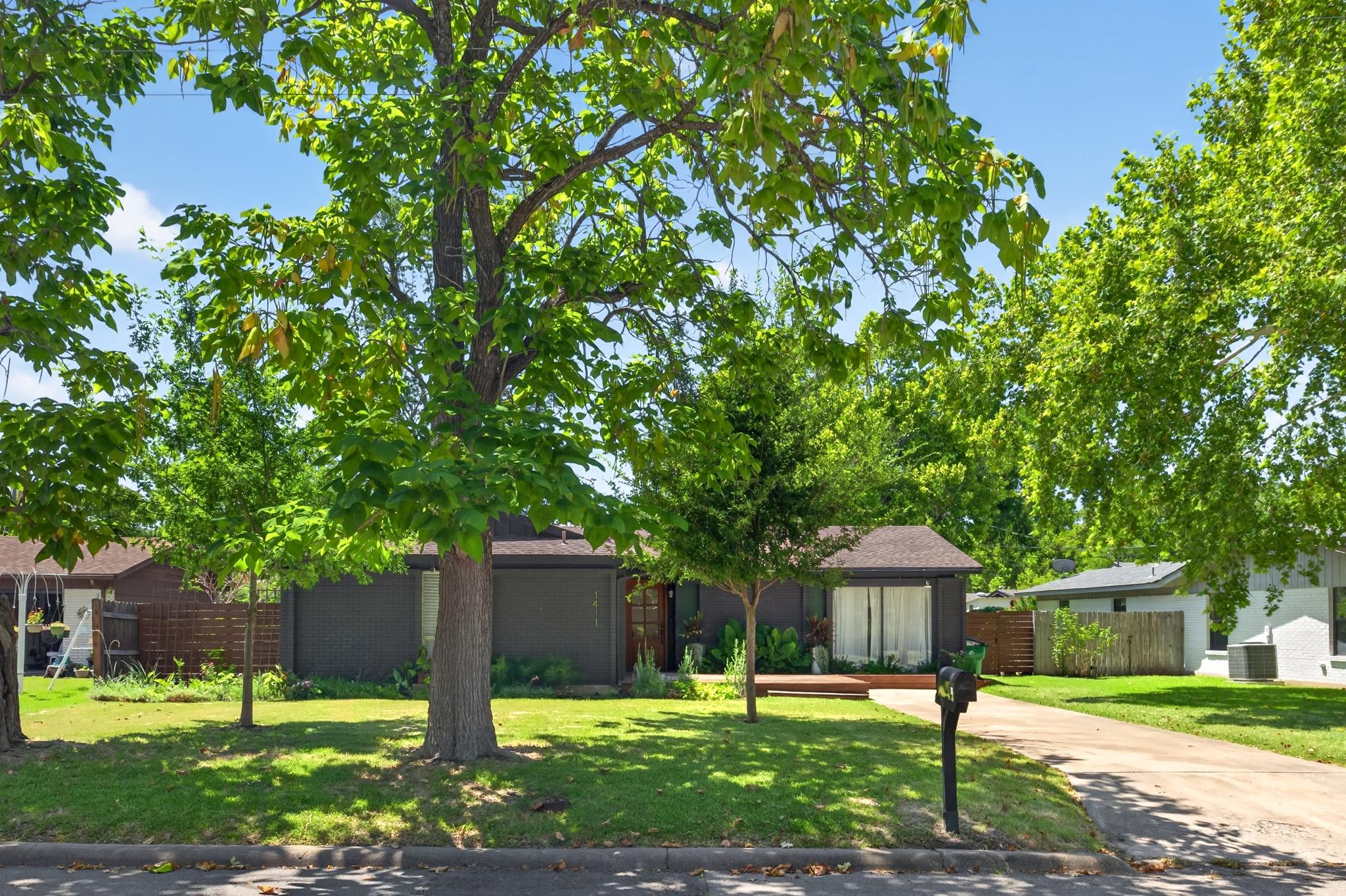 2nd image of 1411 Gilmore St, Taylor, TX 76574 | MLS# 1786349