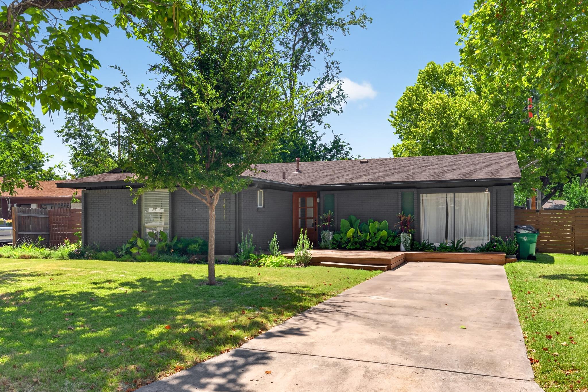 3rd image of 1411 Gilmore St, Taylor, TX 76574 | MLS# 1786349