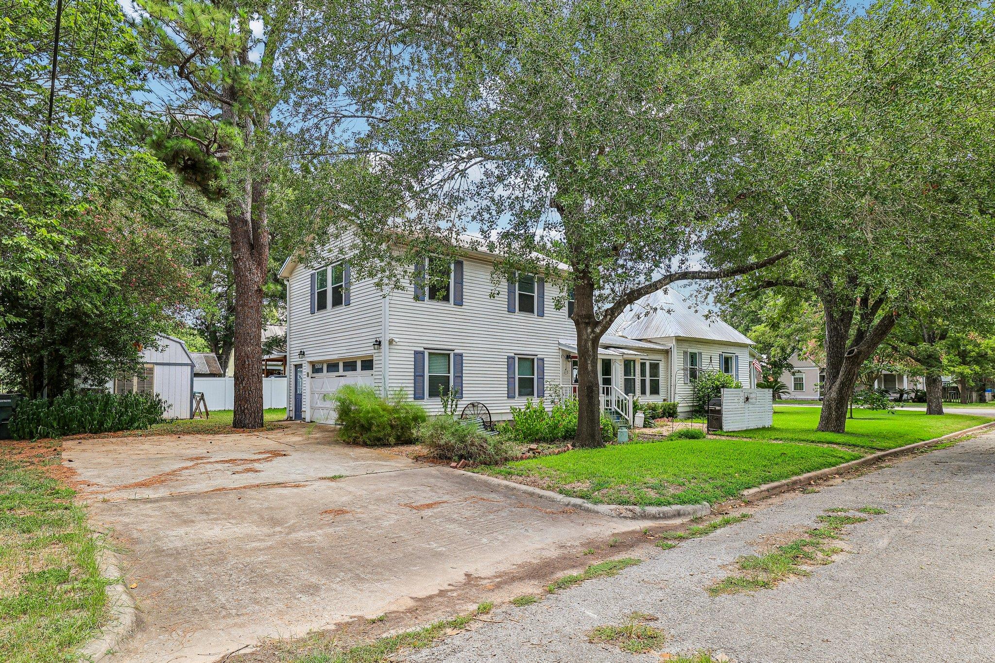 3rd image of 601 Garwood St, Smithville, TX 78957 | MLS# 4550776