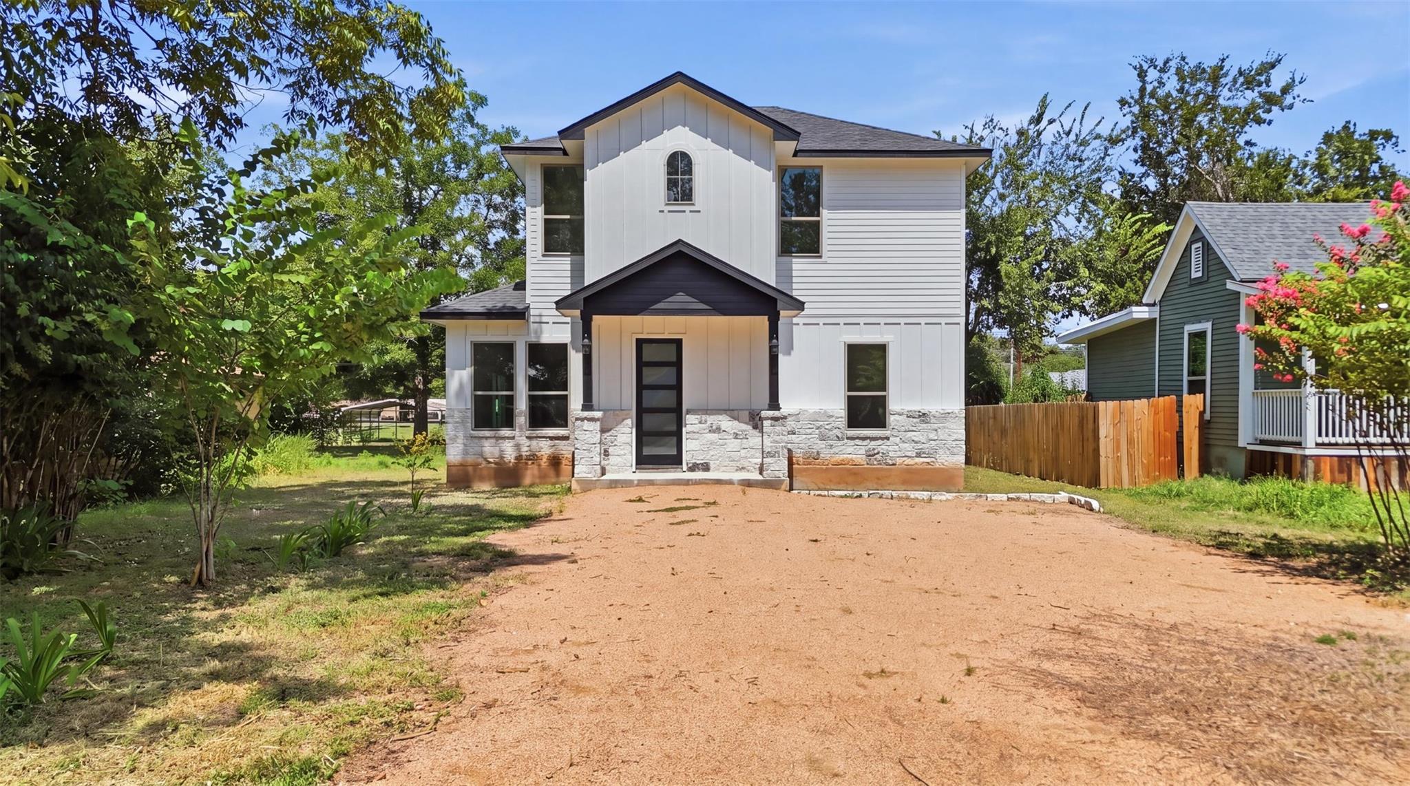 2nd image of 504 Walker St, Smithville, TX 78957 | MLS# 4715903