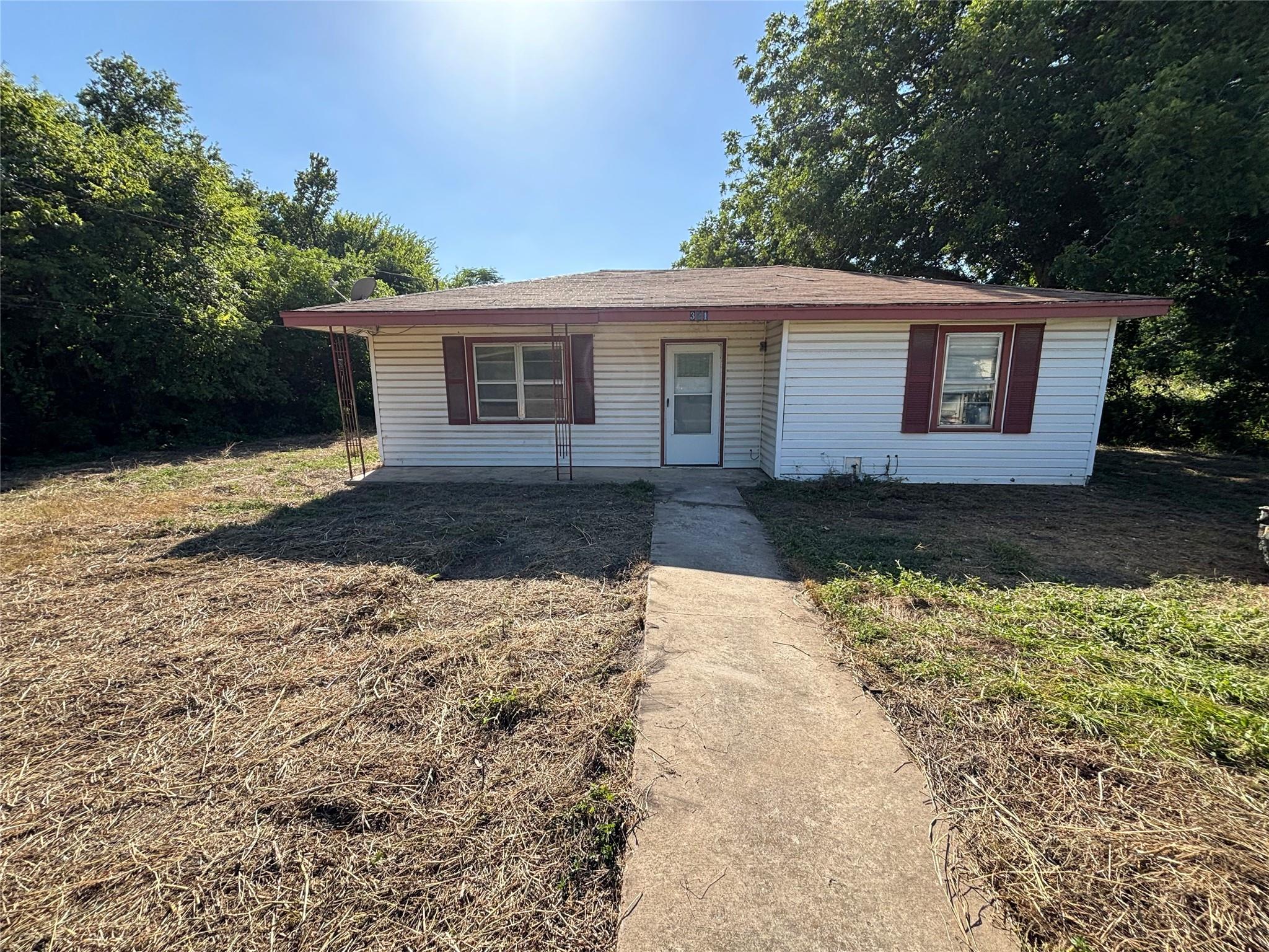 2nd image of 321 N Front St, Holland, TX 76534 | MLS# 5547880
