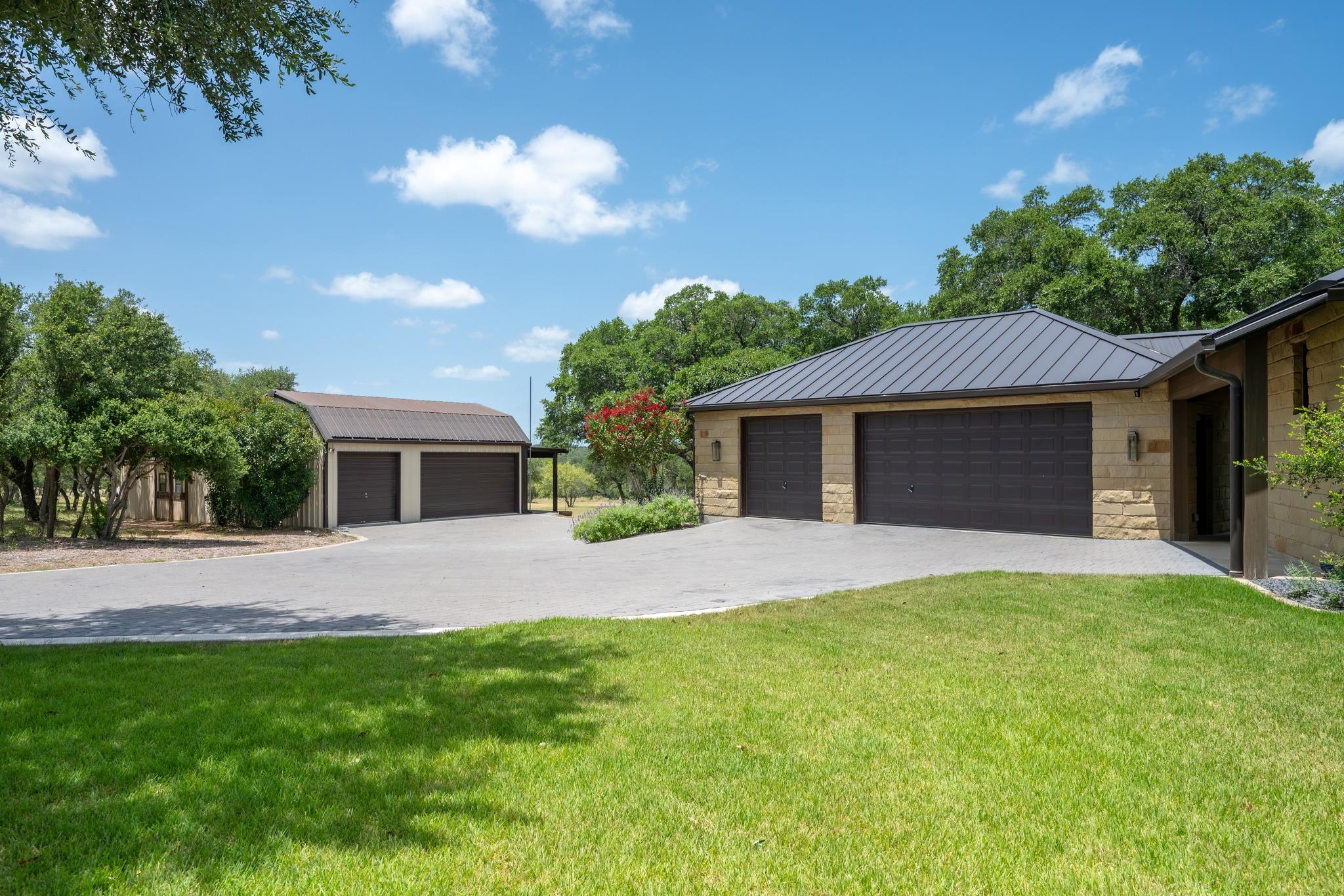 3rd image of 900 Rivercliff Dr, Spicewood, TX 78669 | MLS# 1165677