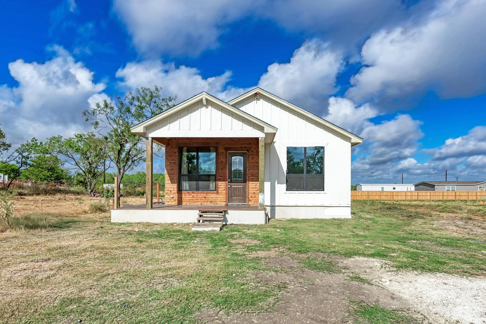 4th image of 122 Los Fresnos Dr, Dale, TX 78616 | MLS# 9186104