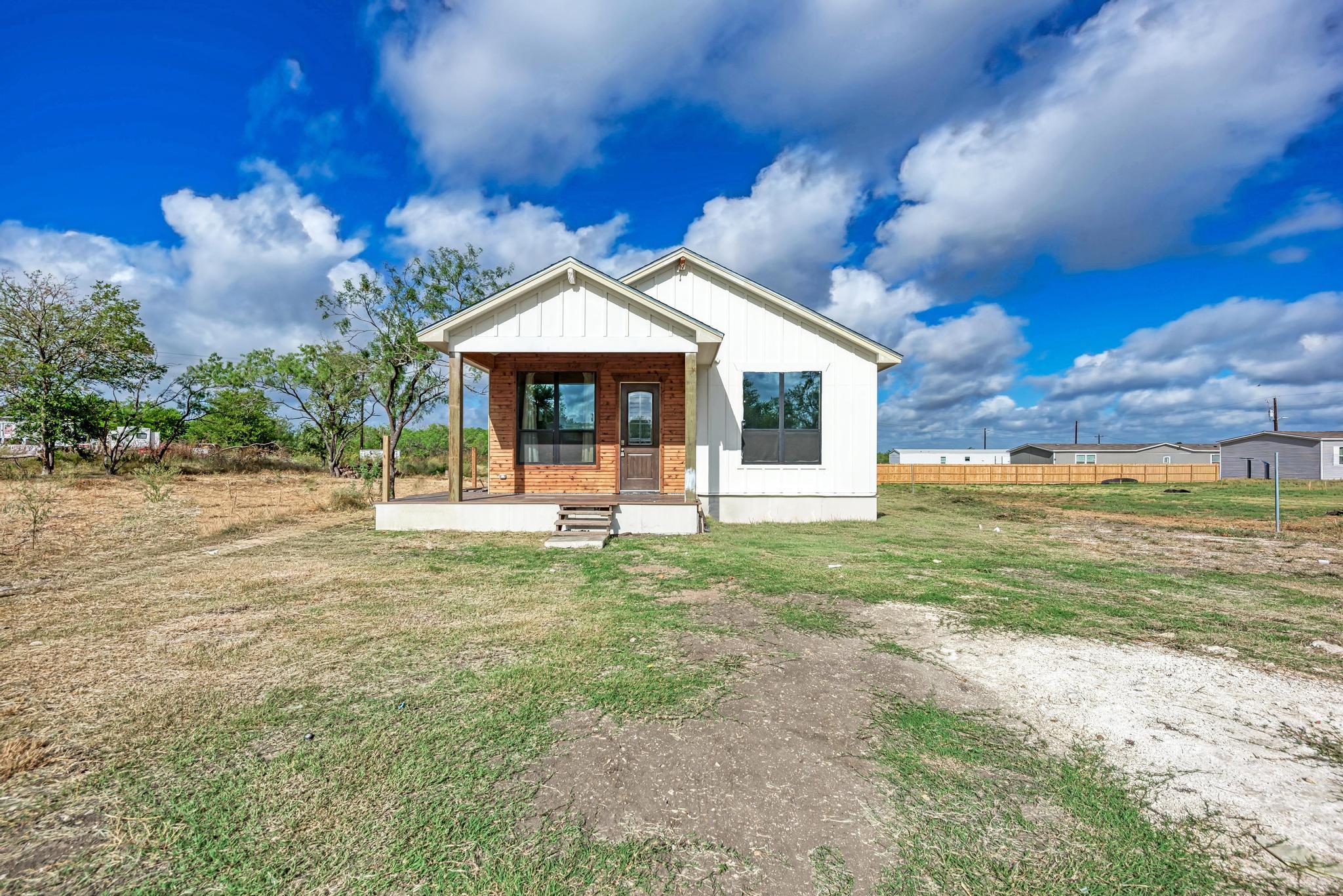 3rd image of 122 Los Fresnos Dr, Dale, TX 78616 | MLS# 9186104