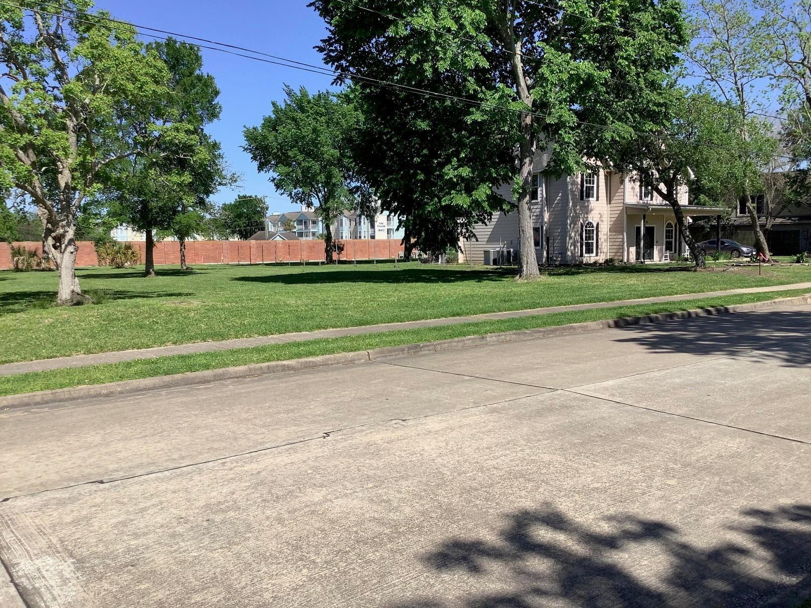 3rd image of 18603 Kings Lynn St, Houston, TX 77058 | MLS# 3934071