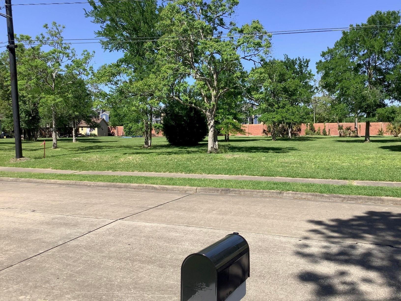 2nd image of 18603 Kings Lynn St, Houston, TX 77058 | MLS# 3934071