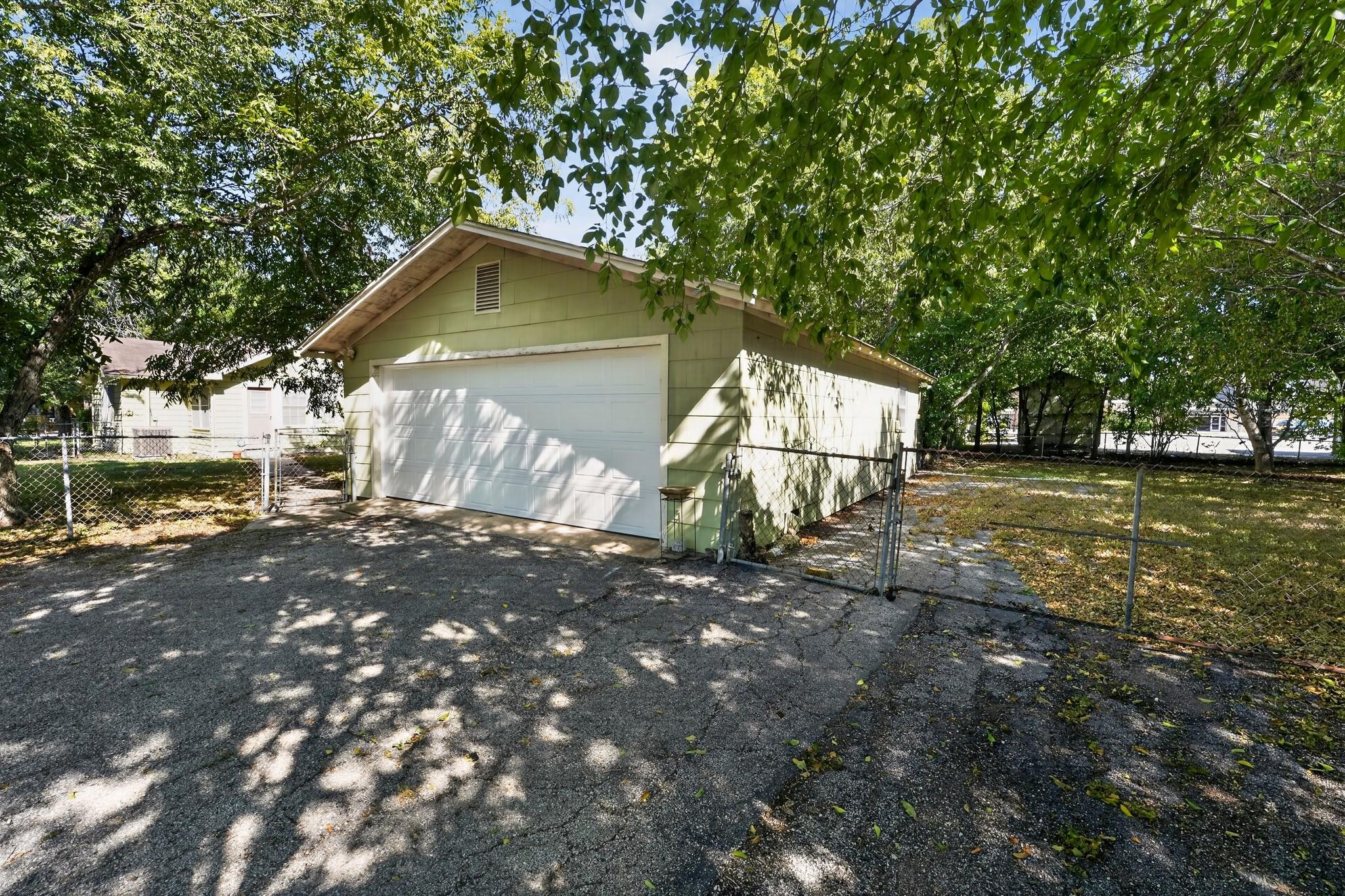 4th image of 316 Guadalupe St, Lockhart, TX 78644 | MLS# 5158861