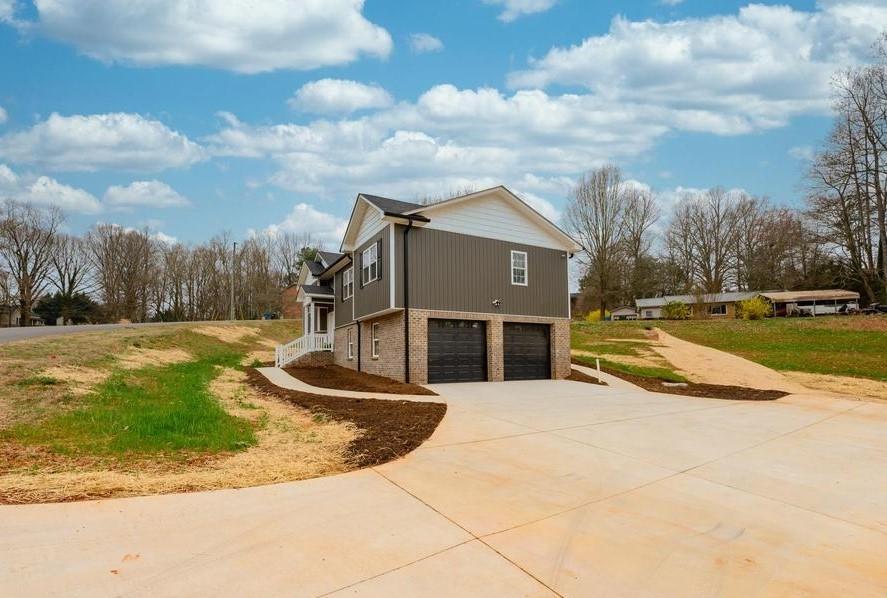 3rd image of 2953 2Nd Street Ct Nw, Hickory, NC 28601 | MLS# 4006211