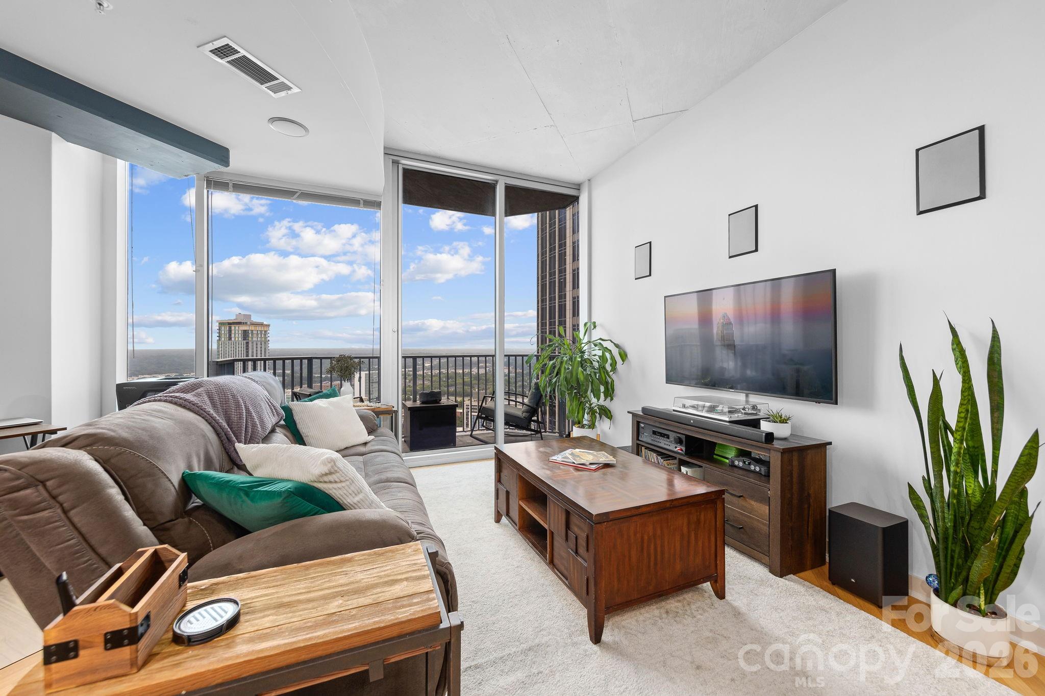 2nd image of 210 N Church St #2513, Charlotte, NC 28202 | MLS# 4172260