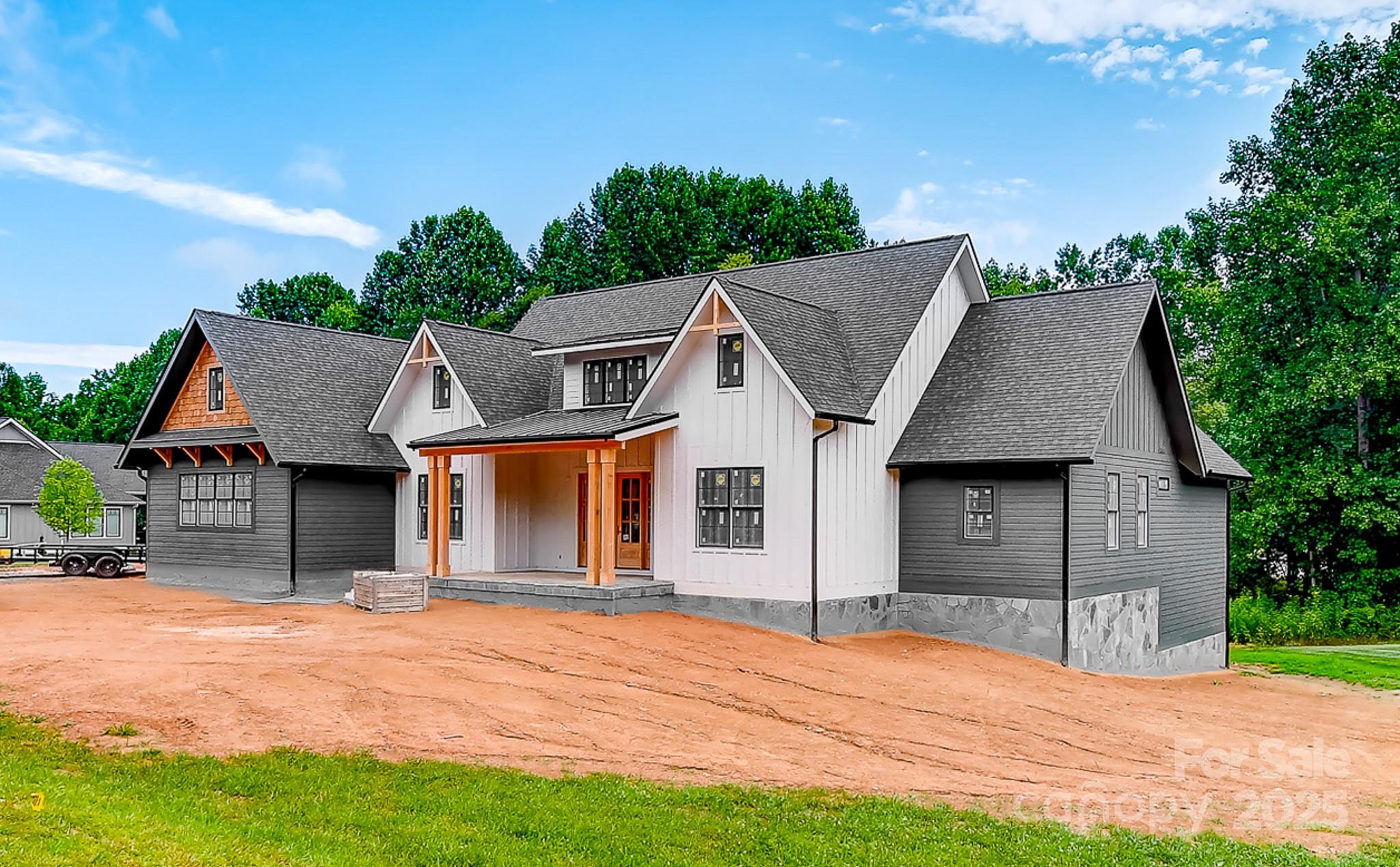 Homes for sale in Hendersonville, NC | 574 Skytop Farm Ln, Hendersonville, NC 28791 | MLS# 4202763
