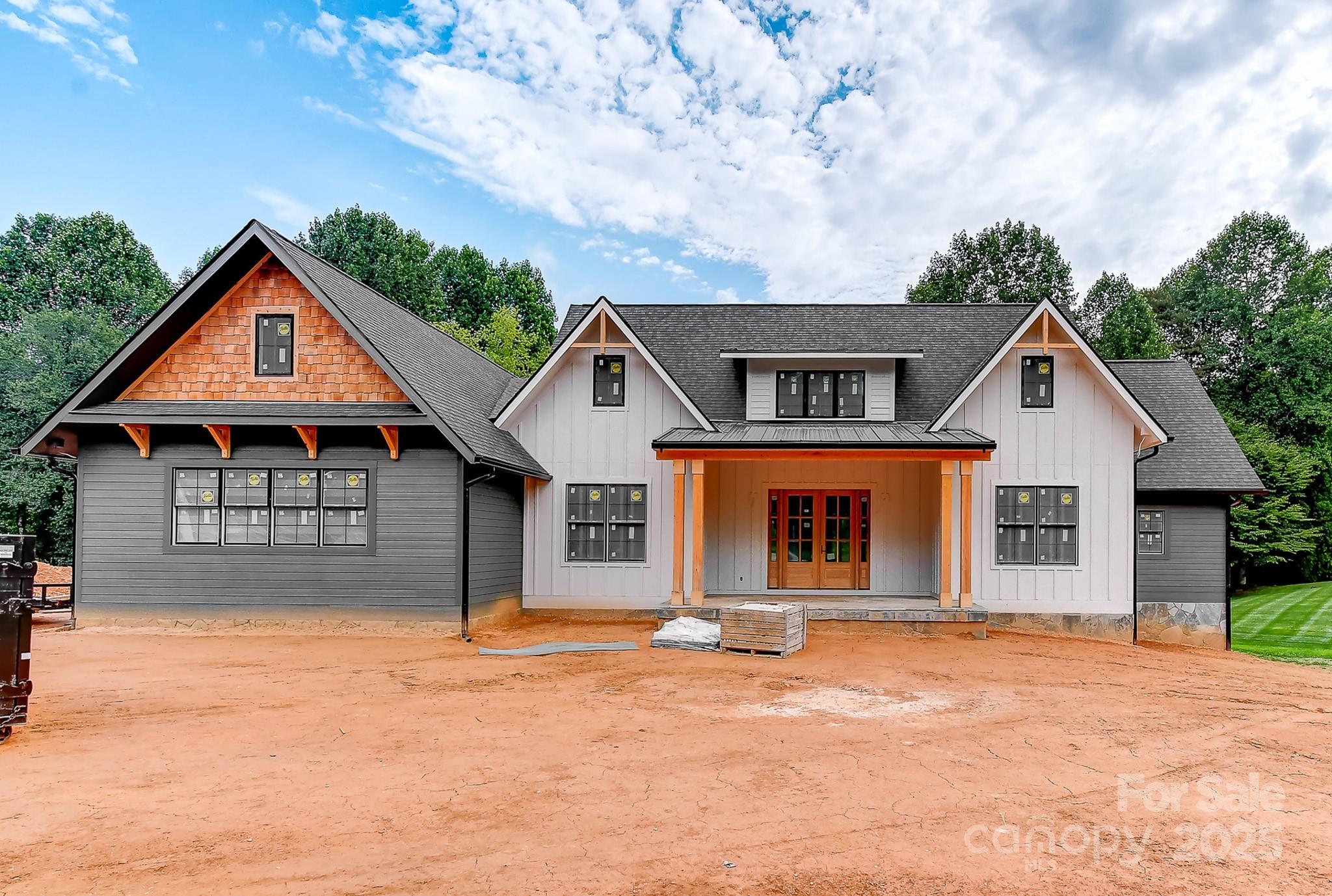 Homes for sale in Hendersonville, NC | 574 Skytop Farm Ln, Hendersonville, NC 28791 | MLS# 4202763