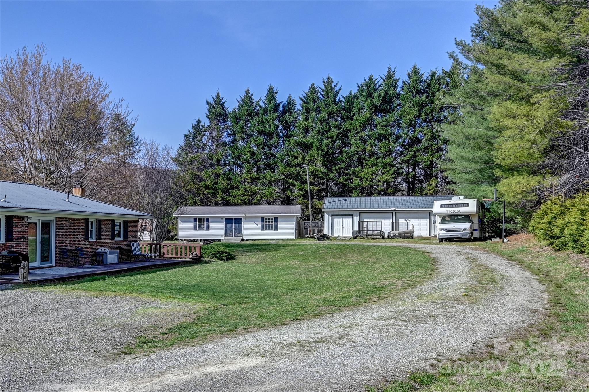 Homes for sale in Hendersonville, NC | 29 Delta Dr, Hendersonville, NC 28792 | MLS# 4243715