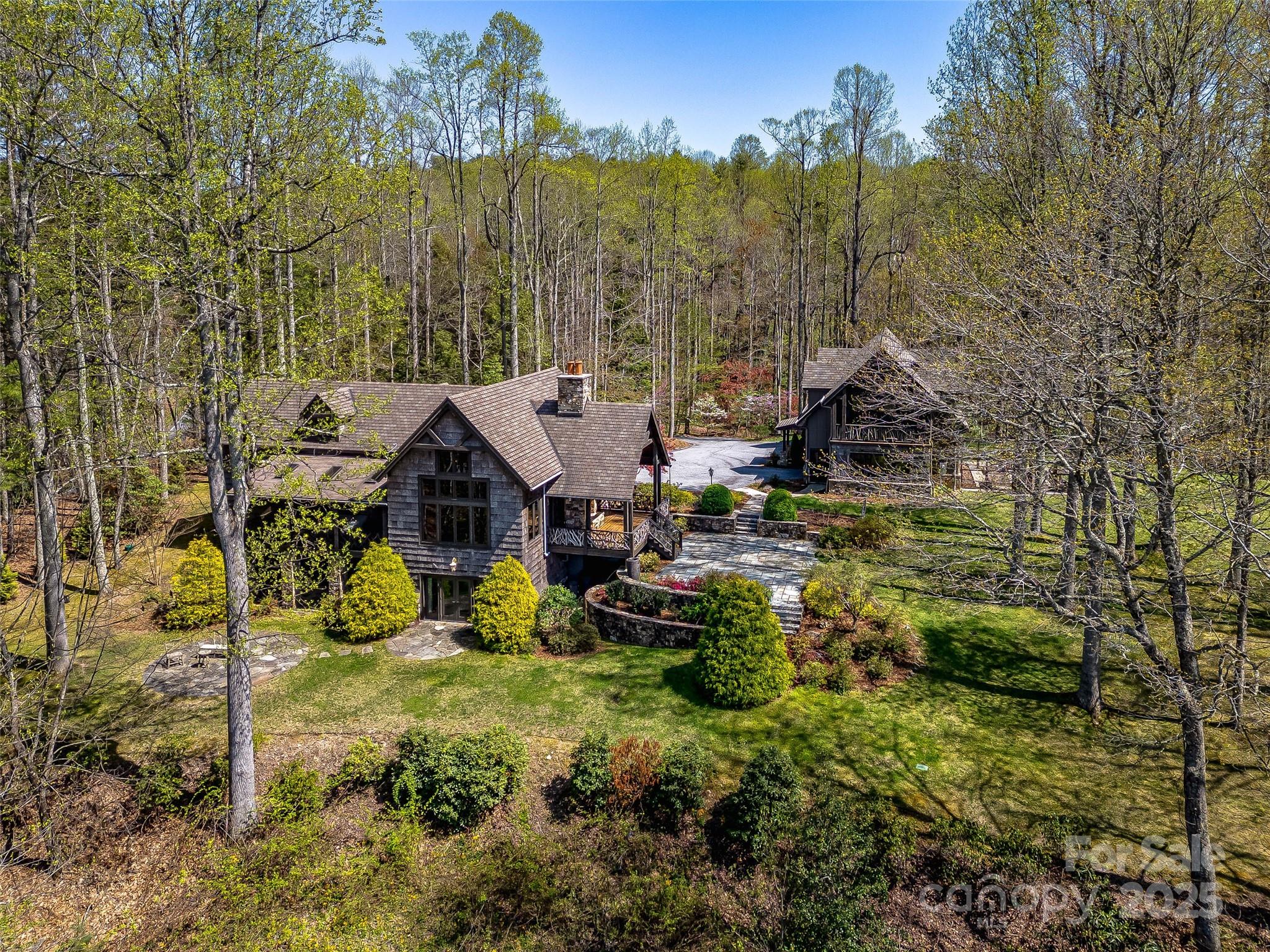 Homes for sale in Hendersonville, NC | 5019 Willow Rd, Hendersonville, NC 28739 | MLS# 4244572
