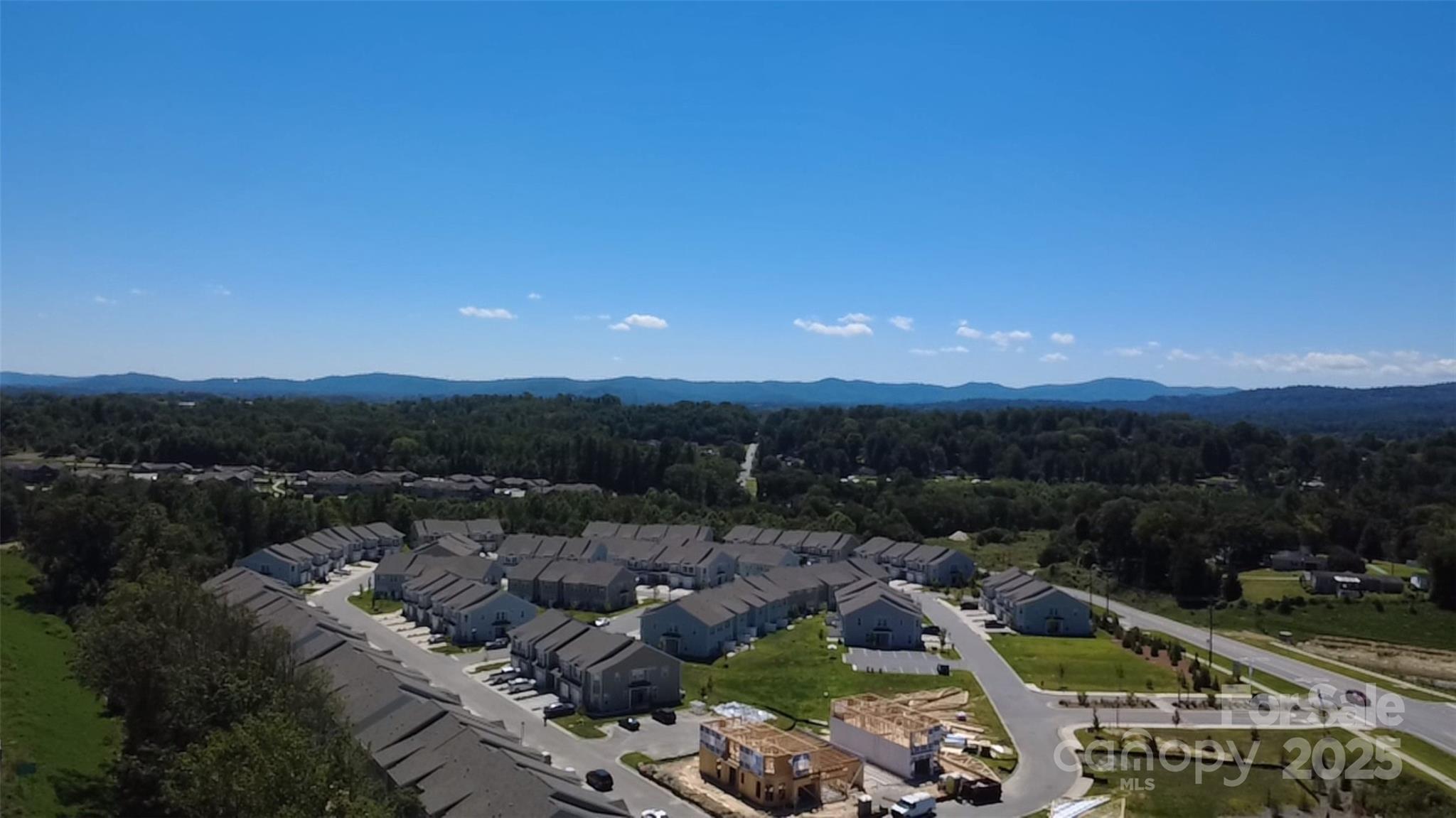 Homes for sale in Hendersonville, NC | 318 Creekview Rd, Hendersonville, NC 28792 | MLS# 4259522