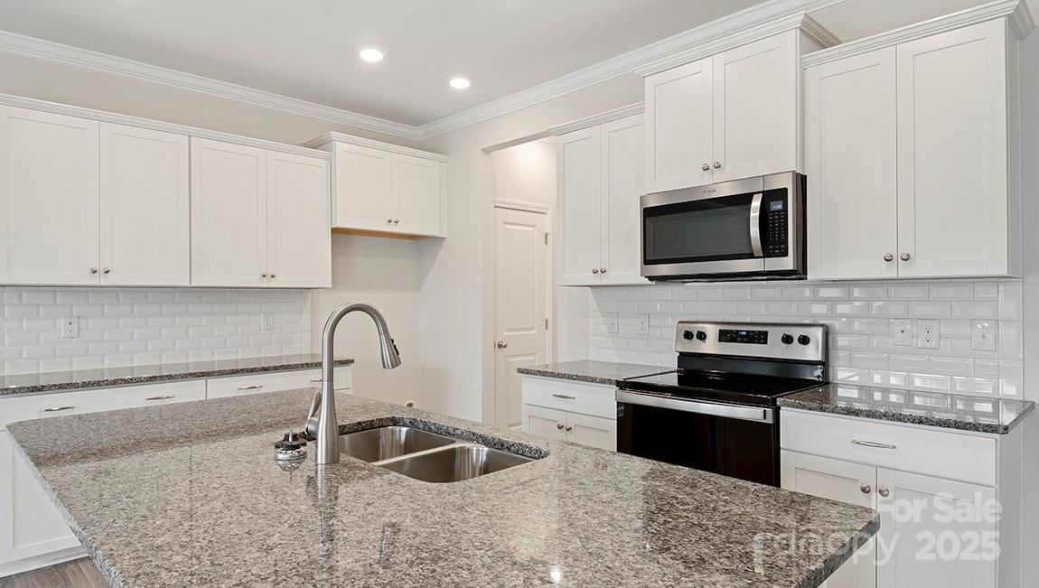 Homes for sale in Hendersonville, NC | 318 Creekview Rd, Hendersonville, NC 28792 | MLS# 4259522