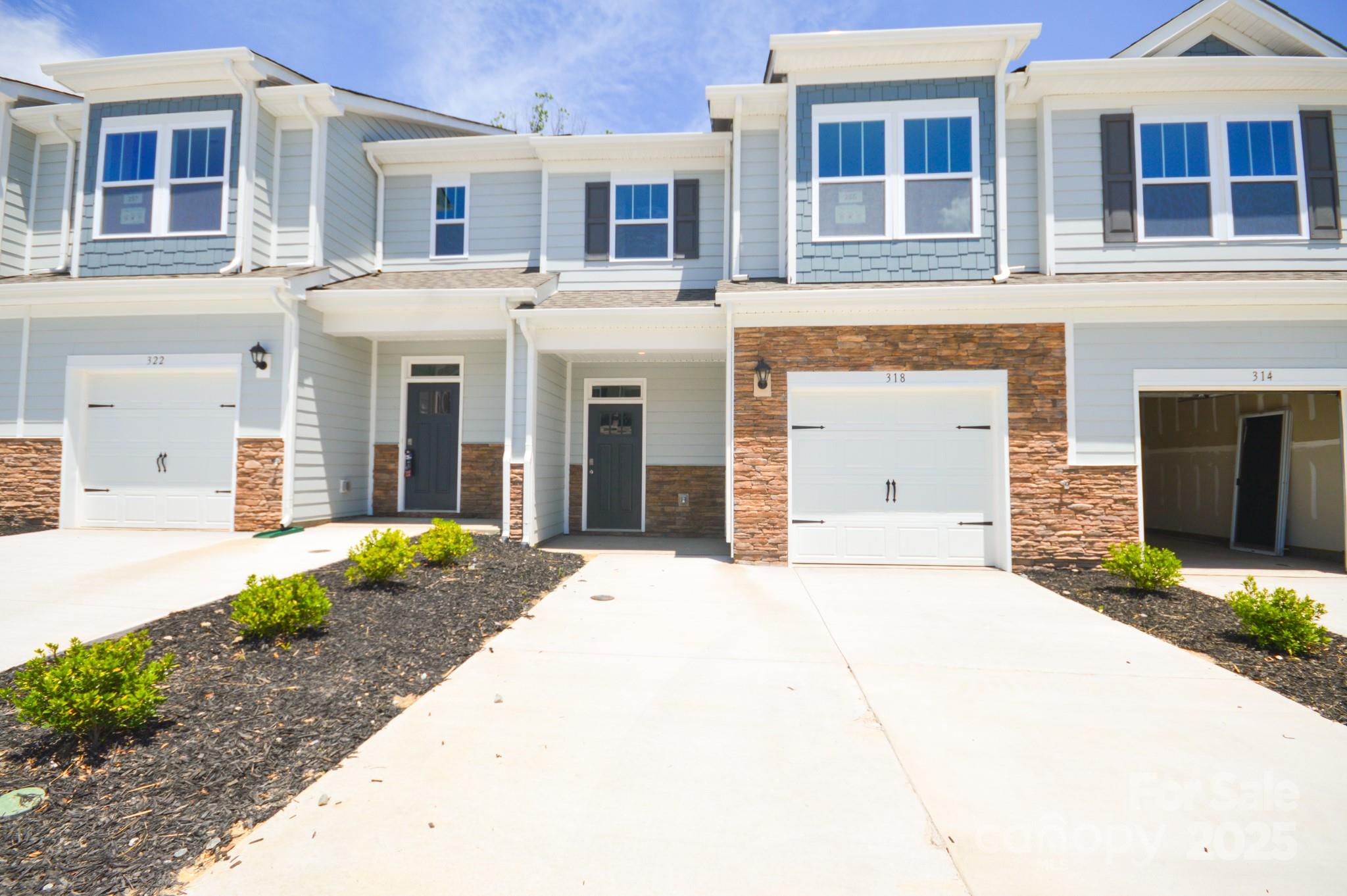 Homes for sale in Hendersonville, NC | 318 Creekview Rd, Hendersonville, NC 28792 | MLS# 4259522