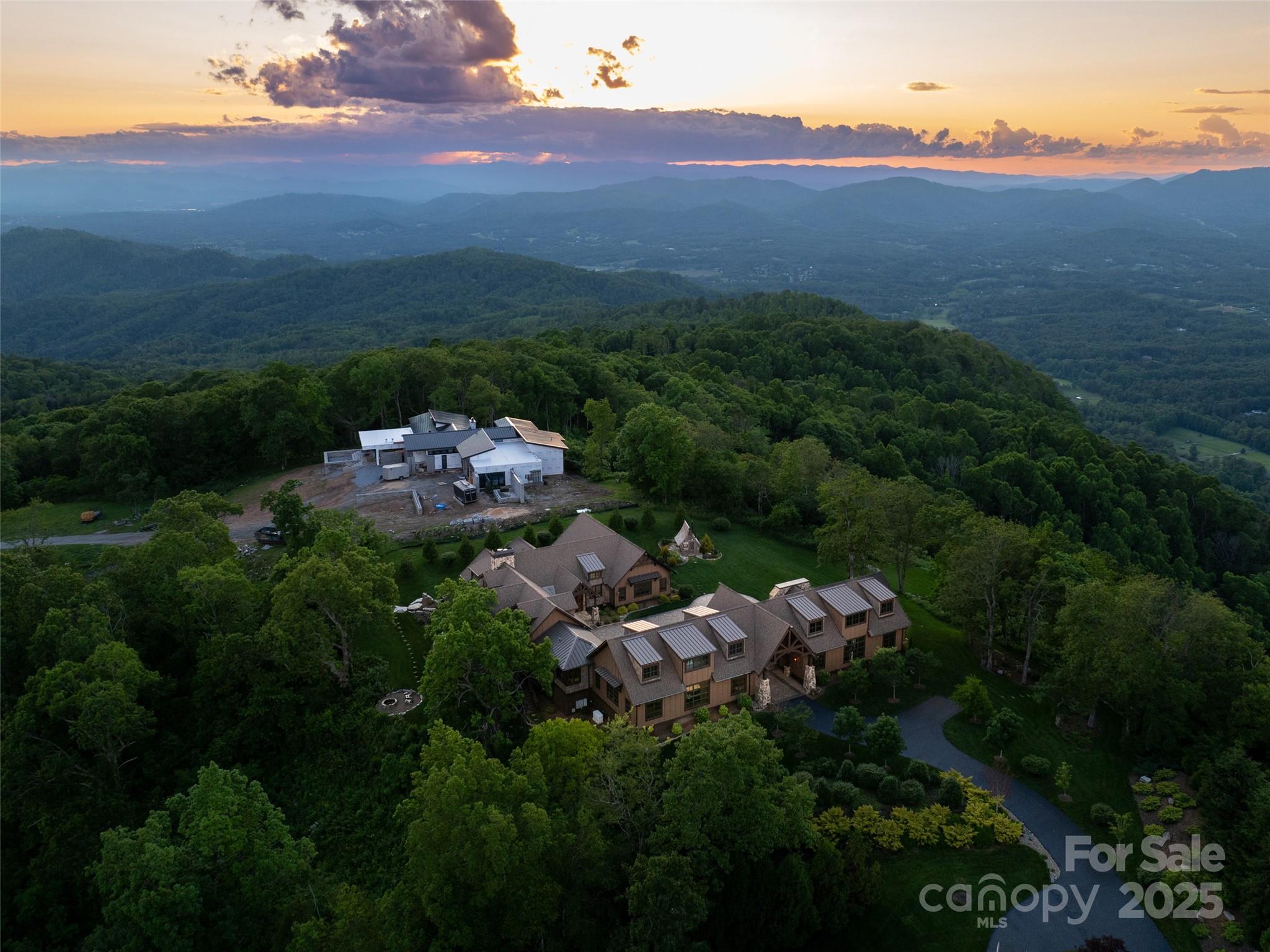 Homes for sale in Hendersonville, NC | 93 N Snow Ridge Dr, Hendersonville, NC 28792 | MLS# 4270908