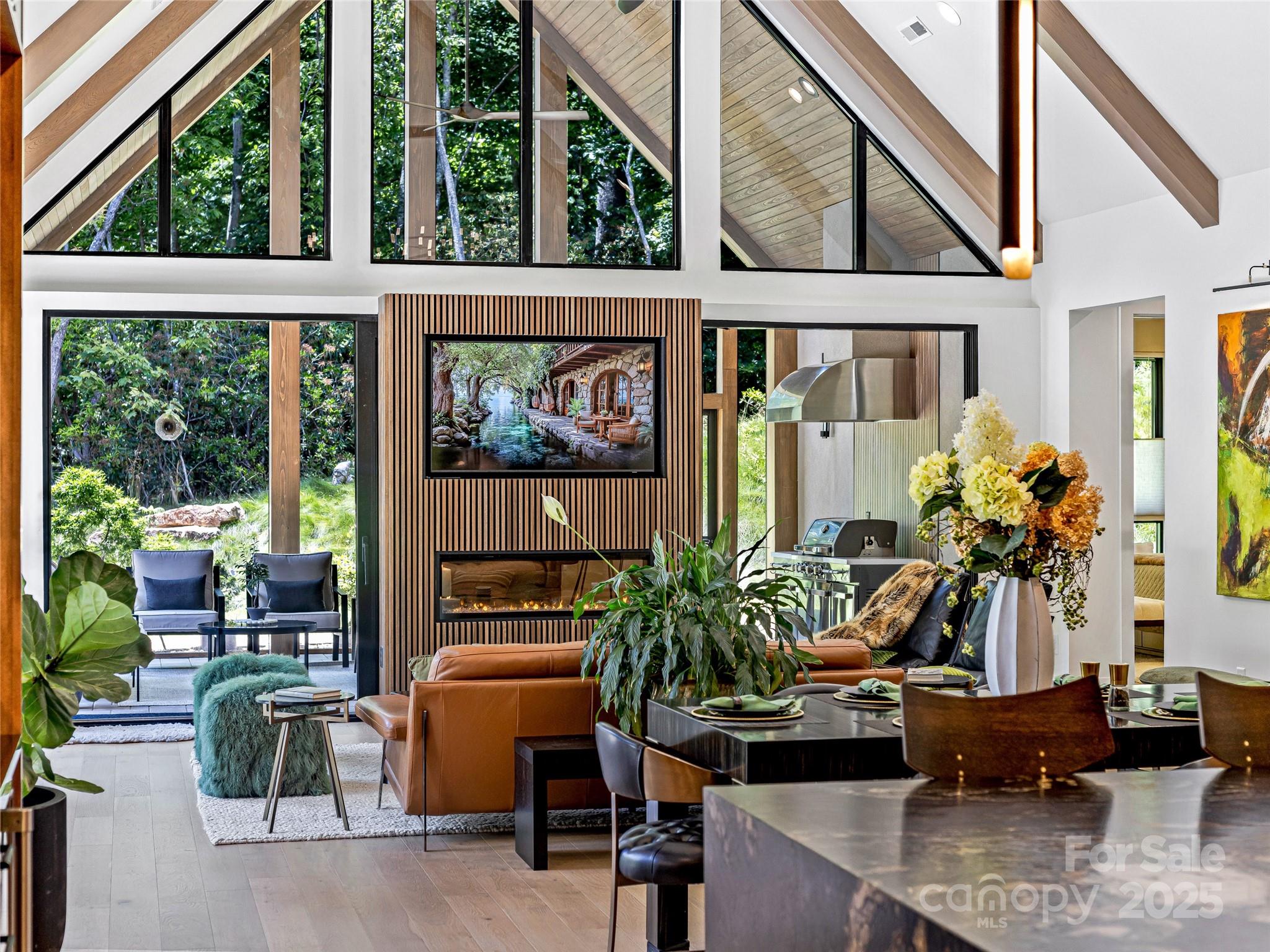 Homes for sale in Hendersonville, NC | 216 Shadybrook Trl, Hendersonville, NC 28739 | MLS# 4271745