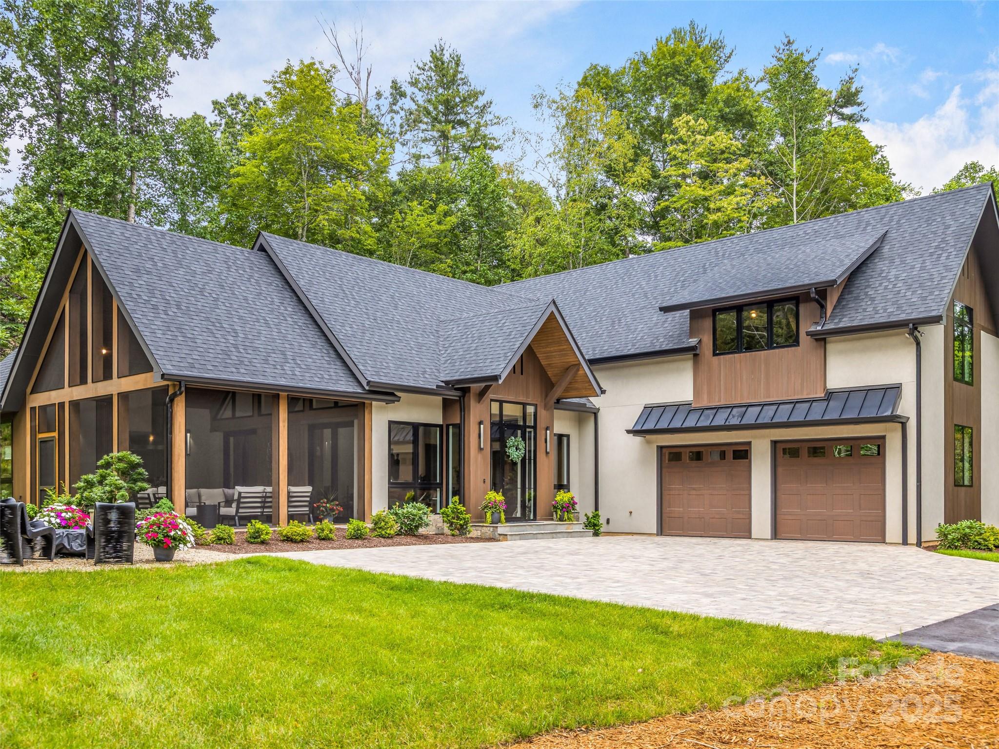 Homes for sale in Hendersonville, NC | 216 Shadybrook Trl, Hendersonville, NC 28739 | MLS# 4271745