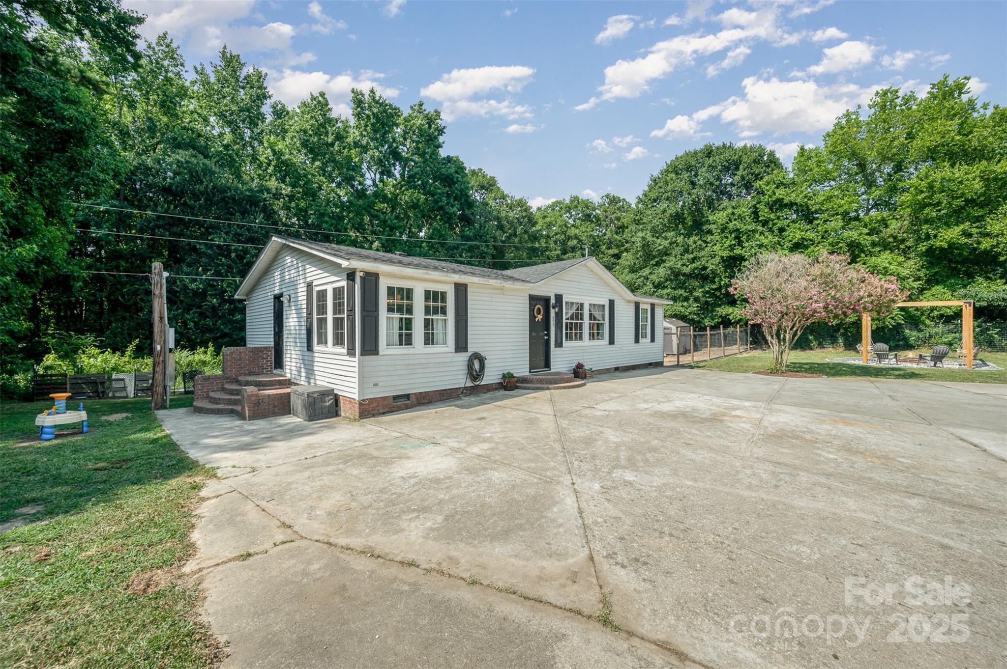 Homes for sale in Catawba, SC | 600 Will Jones Cir, Catawba, SC 29704 | MLS# 4278282