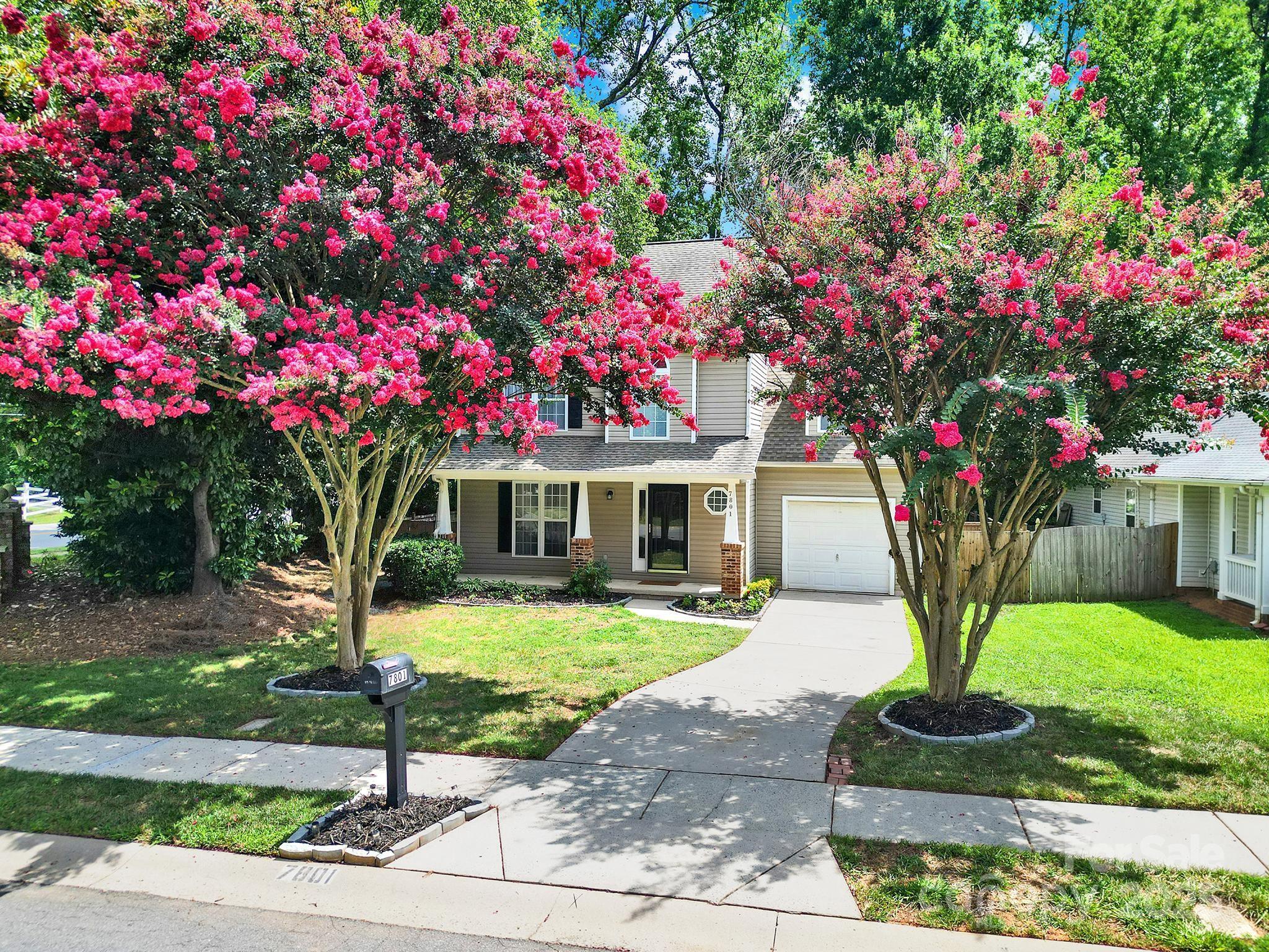 Homes for sale in Charlotte, NC | 7801 Bella Vista Ct, Charlotte, NC 28216 | MLS# 4285247