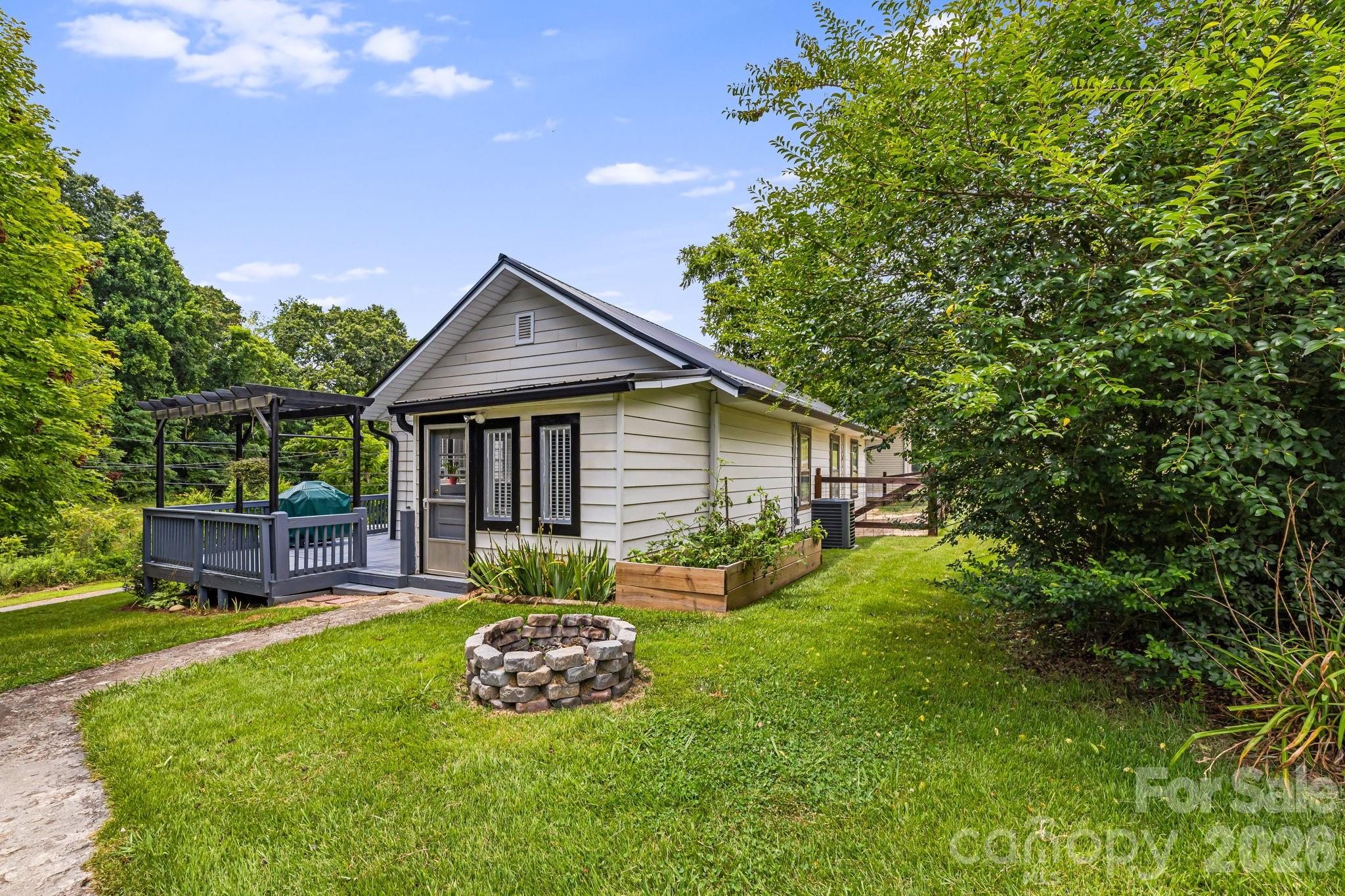 Homes for sale in Mars Hill, NC | 29 Ponder St, Mars Hill, NC 28754 | MLS# 4286832