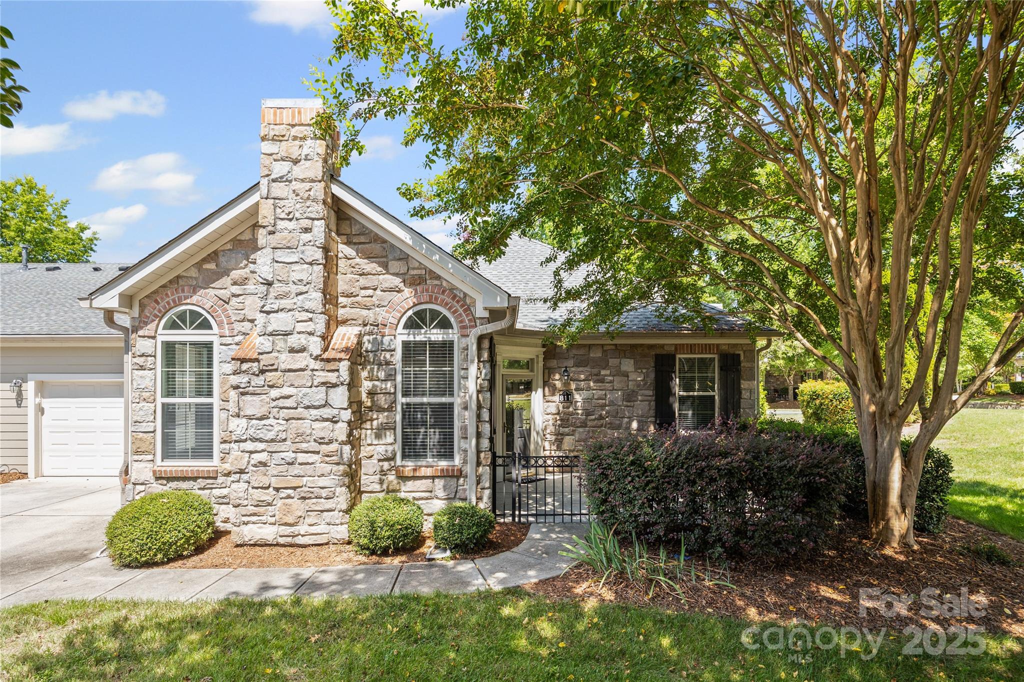 Homes for sale in Tega Cay, SC | 811 Ledgestone Ct, Tega Cay, SC 29708 | MLS# 4289787