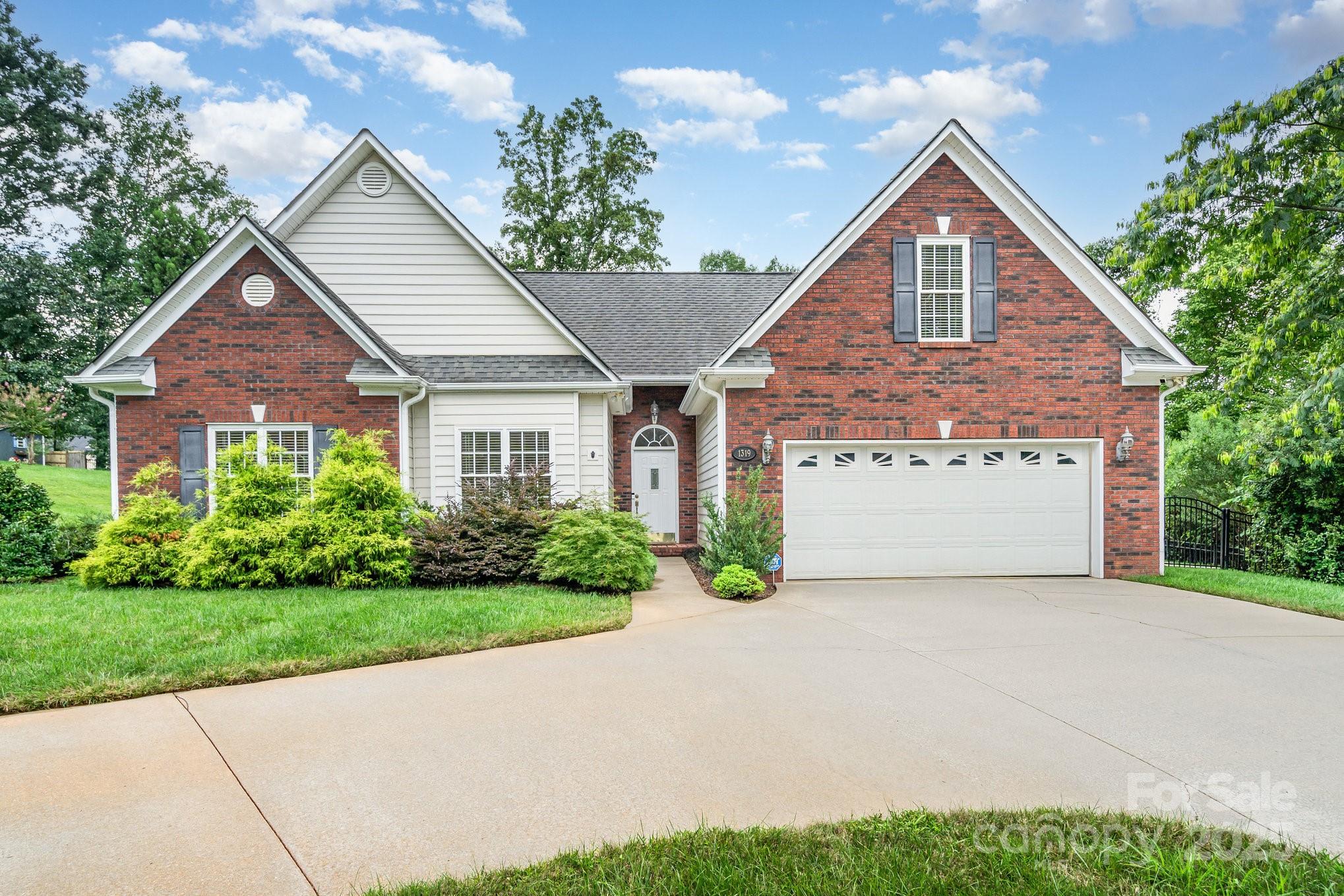 Homes for sale in Lowell, NC | 1319 N Main St, Lowell, NC 28098 | MLS# 4291013