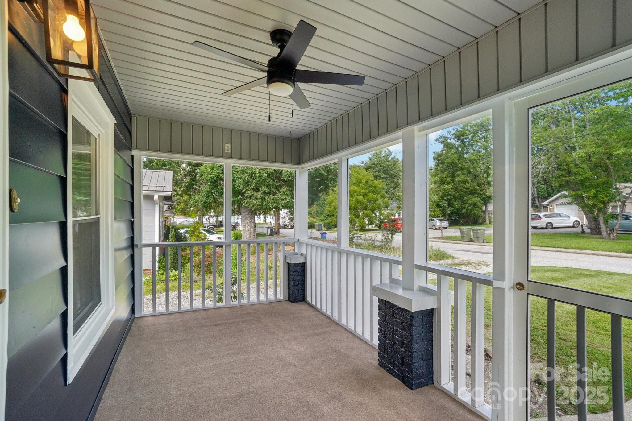 Homes for sale in Hendersonville, NC | 616 Ray Ave, Hendersonville, NC 28792 | MLS# 4296810