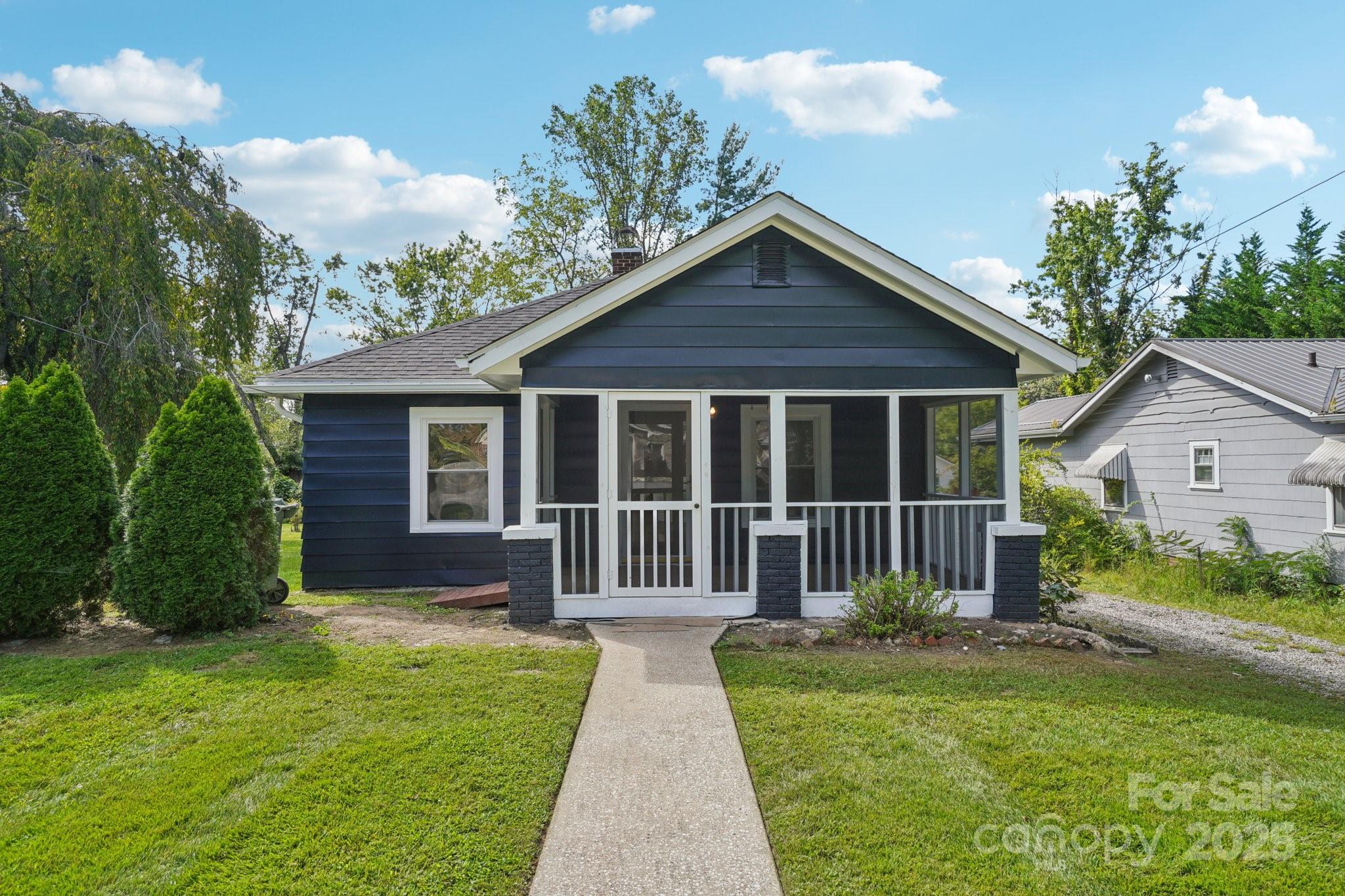 Homes for sale in Hendersonville, NC | 616 Ray Ave, Hendersonville, NC 28792 | MLS# 4296810