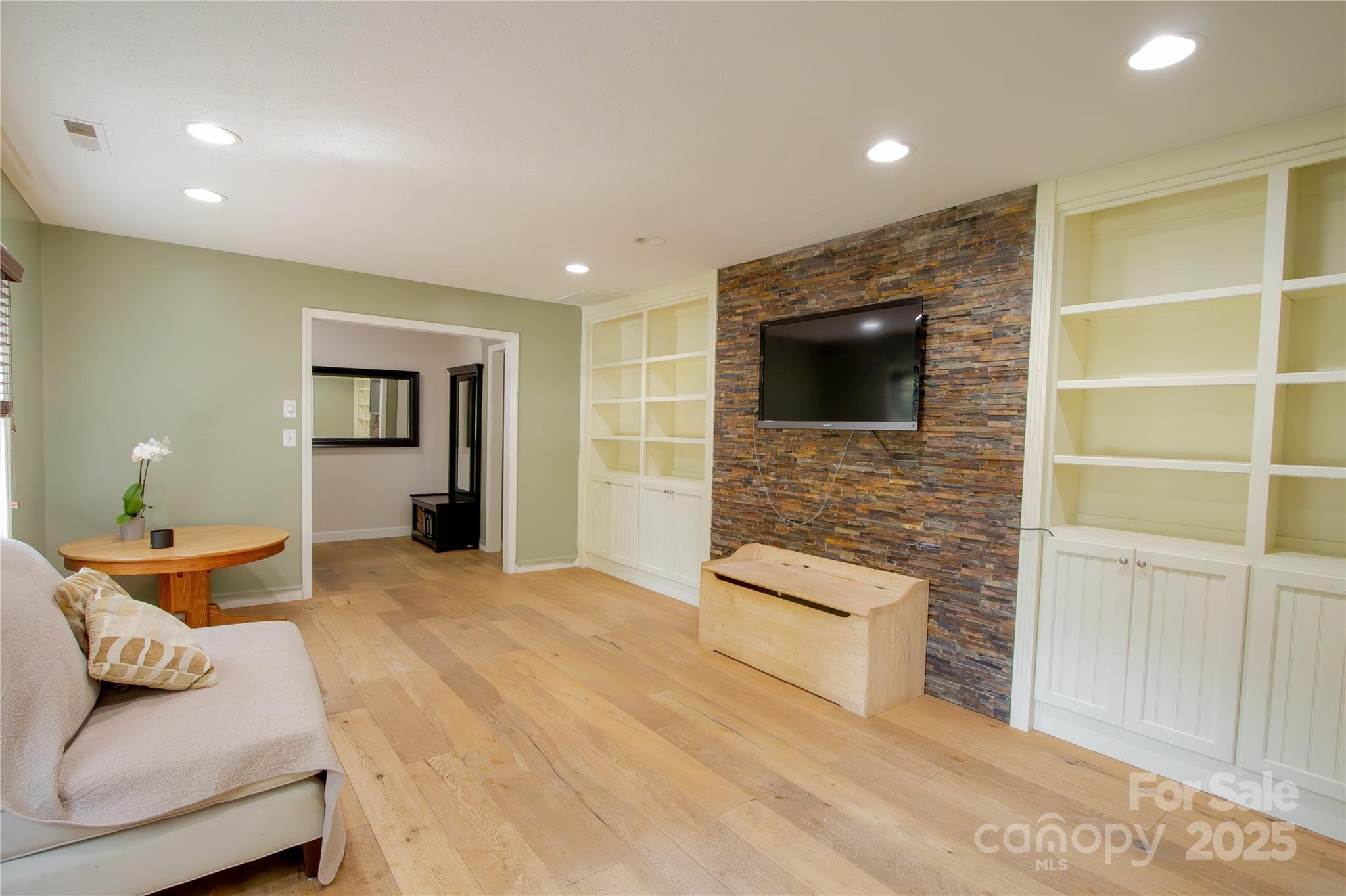 Homes for sale in Hendersonville, NC | 109 Brightwater Heights Dr, Hendersonville, NC 28731 | MLS# 4304908