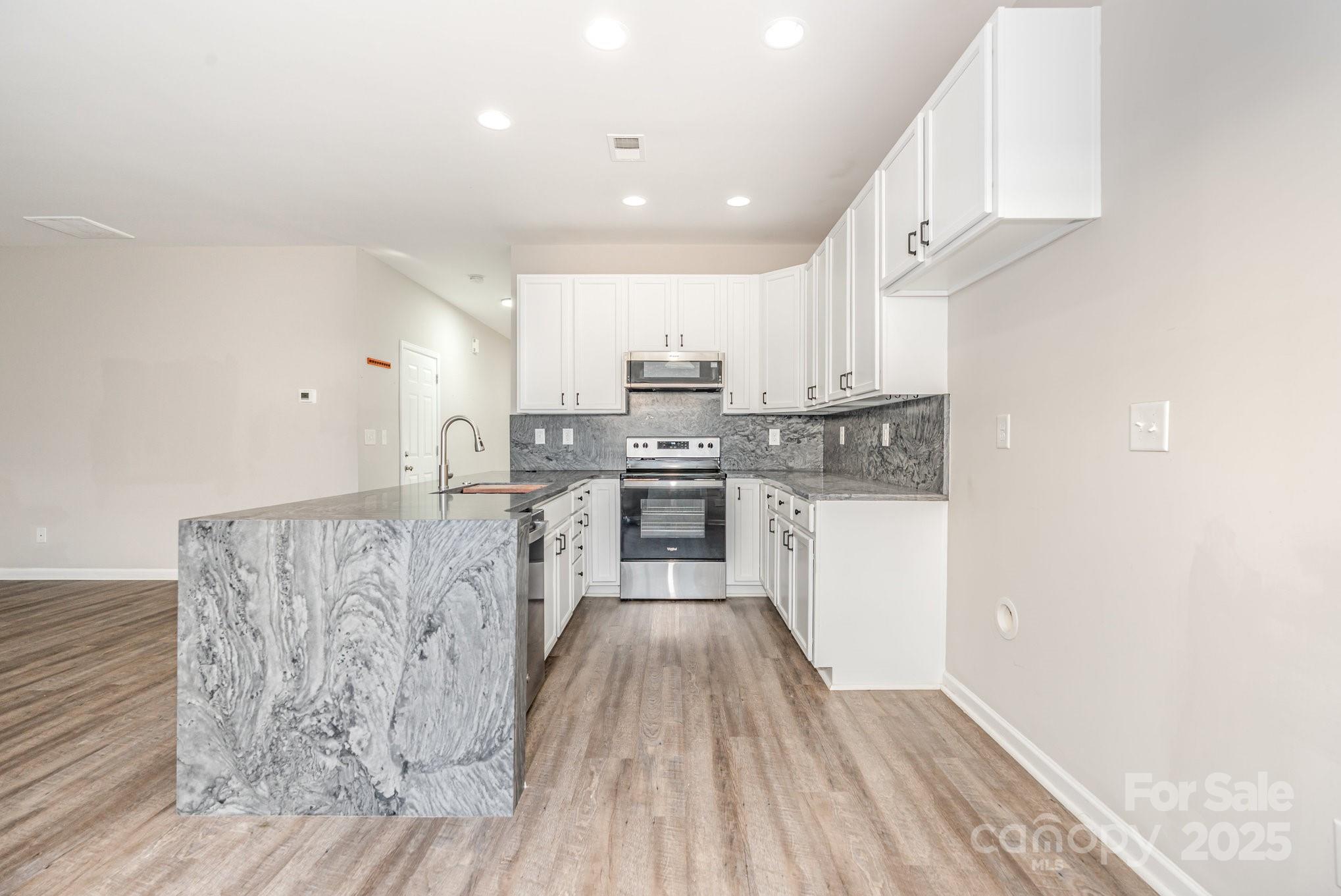 Homes for sale in Clover, SC | 2095 Shady Pond Dr, Clover, SC 29710 | MLS# 4307957