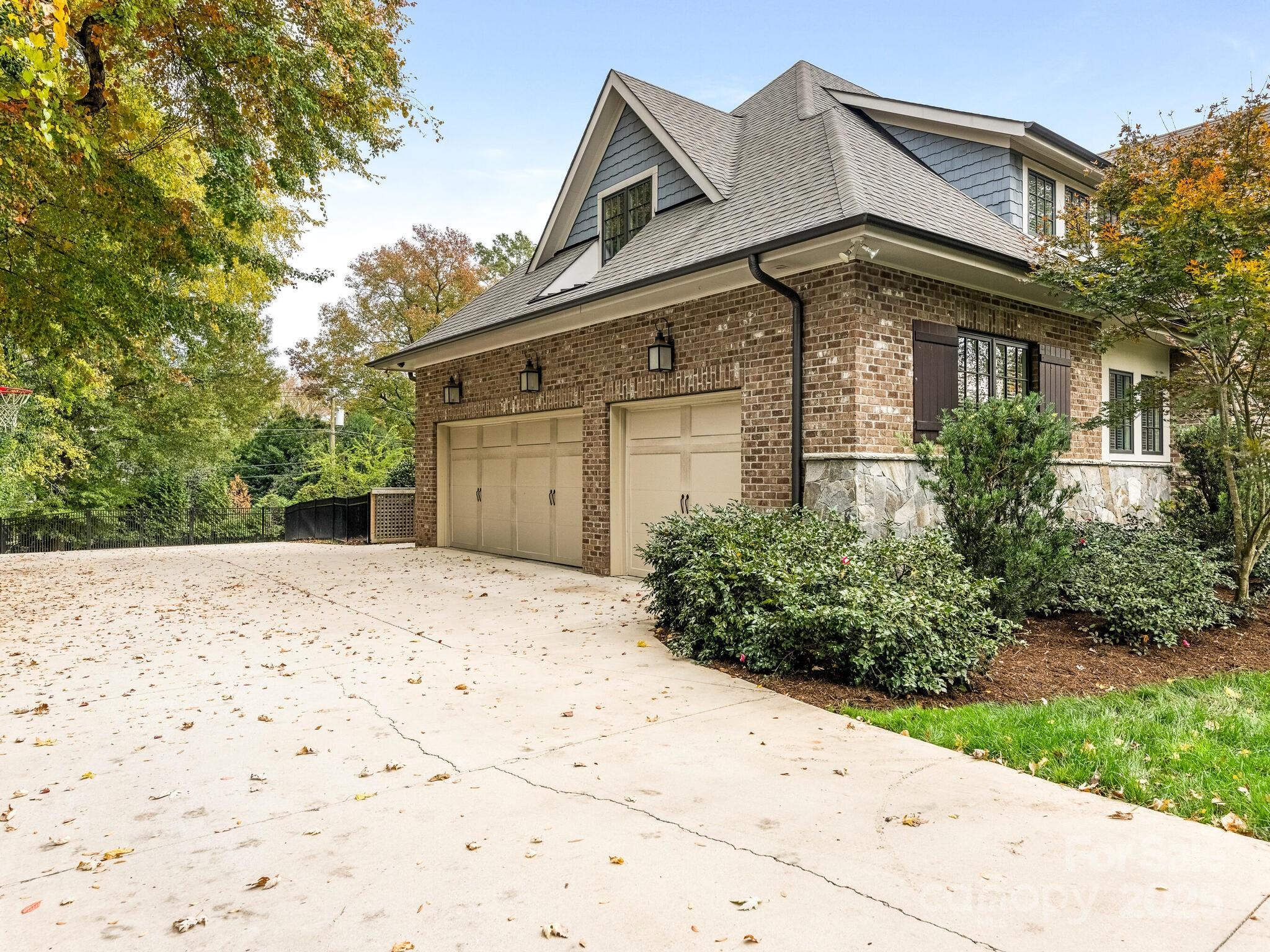 Homes for sale in Charlotte, NC | 4015 Arborway, Charlotte, NC 28211 | MLS# 4316484