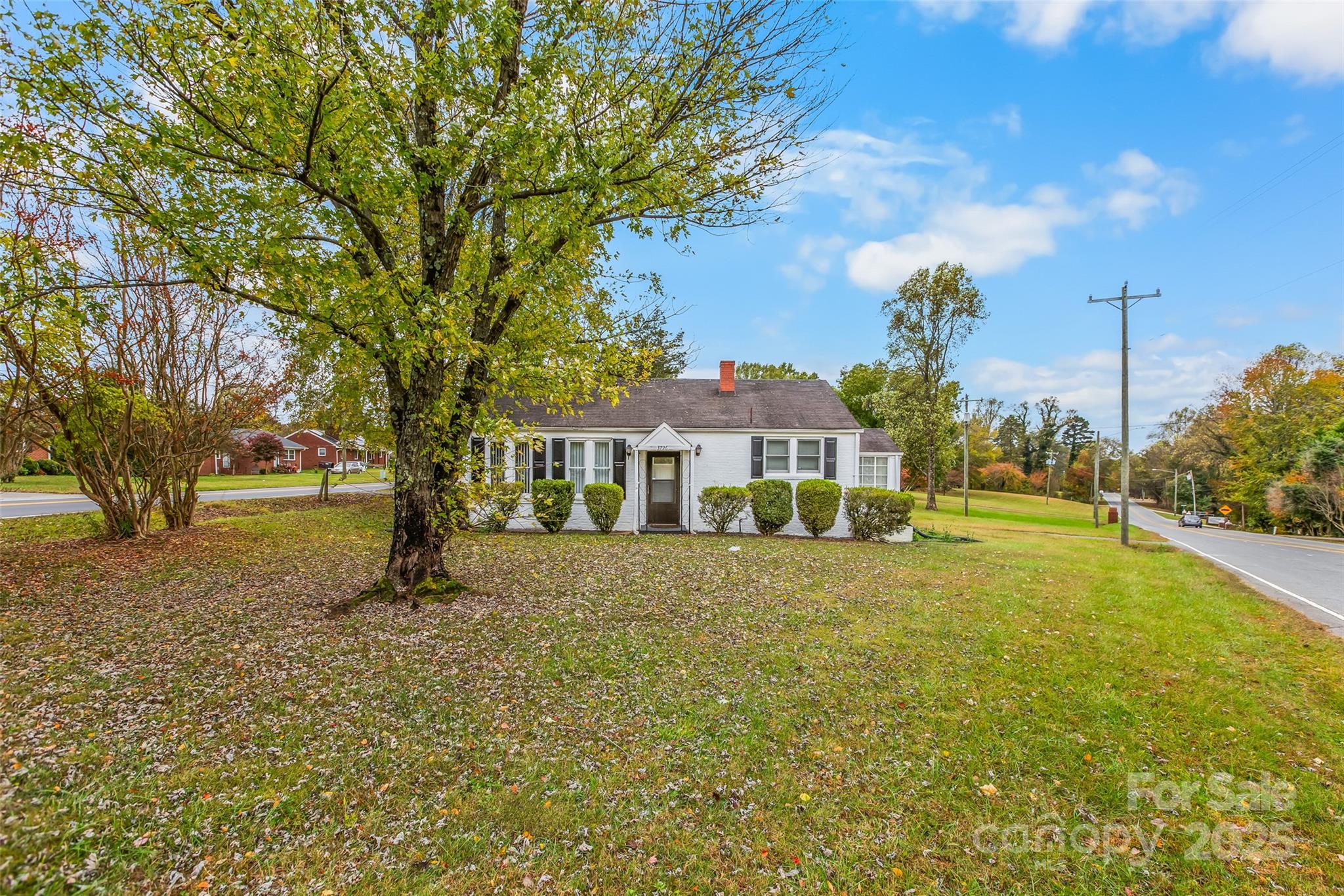 Homes for sale in Winston Salem, NC | 3726 Northampton Dr, Winston Salem, NC 27105 | MLS# 4317225