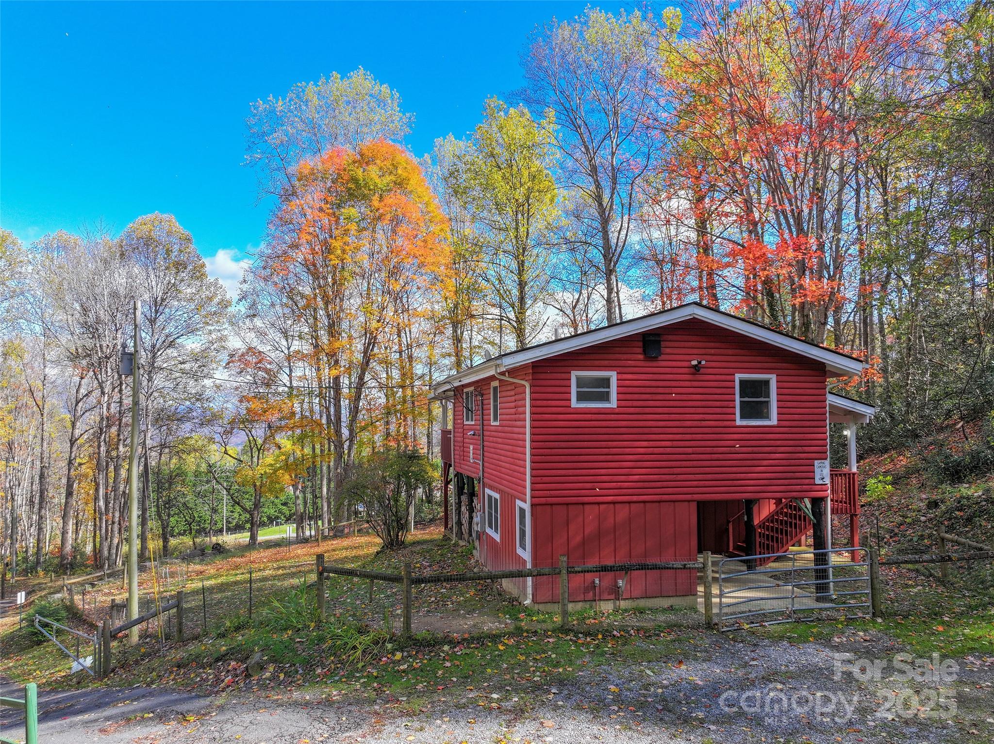 Homes for sale in Waynesville, NC | 31 Windsong Dr, Waynesville, NC 28785 | MLS# 4318477