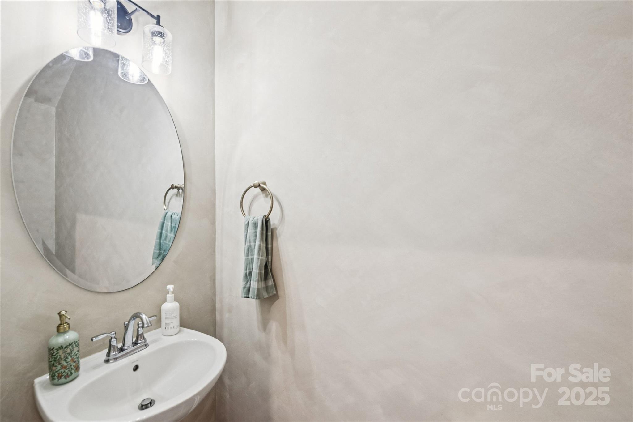 Homes for sale in Charlotte, NC | 1103 Grays Mill Rd, Charlotte, NC 28215 | MLS# 4320895