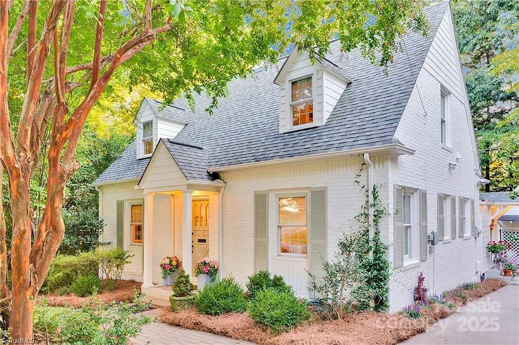 Homes for sale in High Point, NC | 911 N Rotary Dr, High Point, NC 27262 | MLS# 4325757