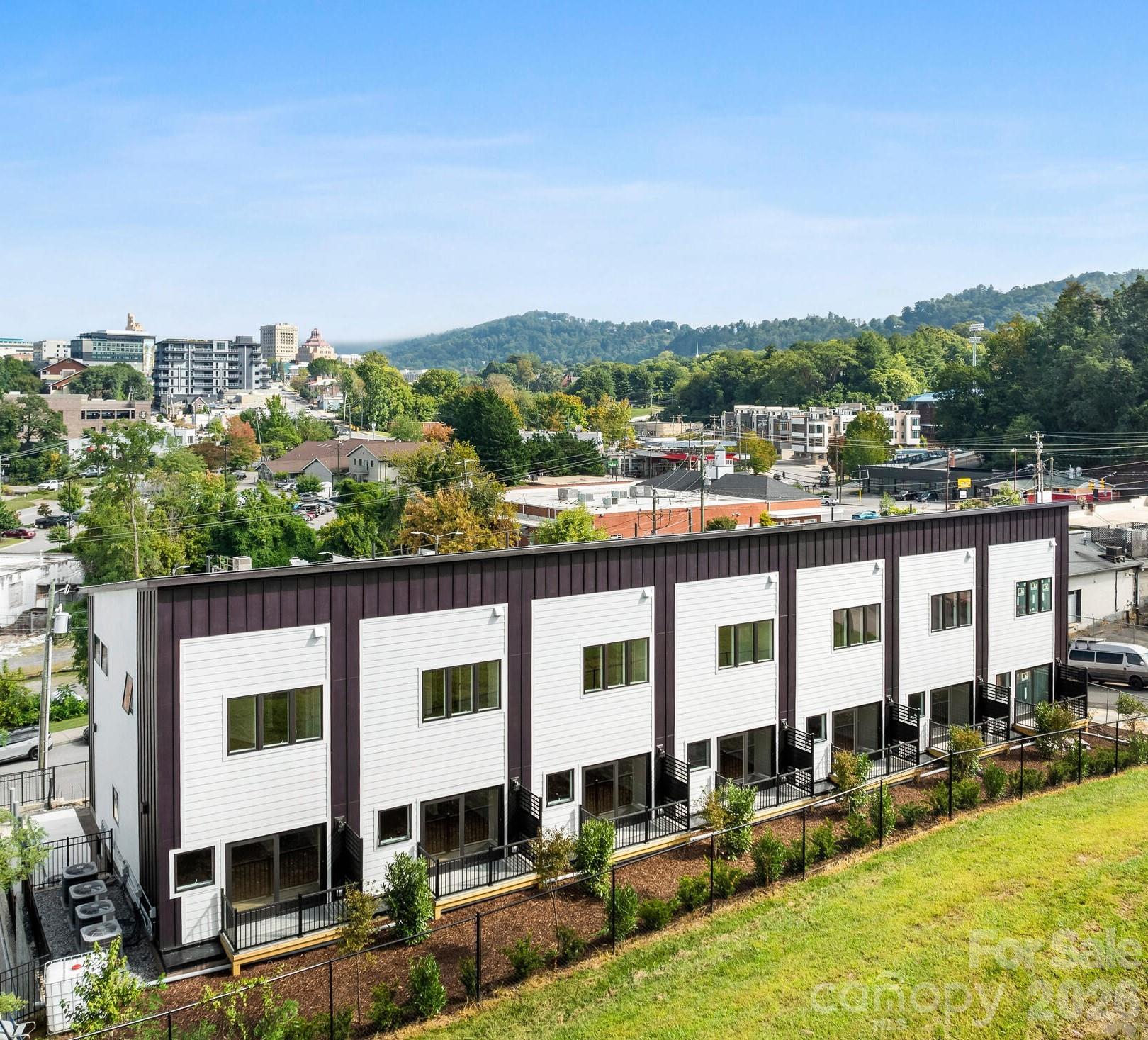 4th image of 3 Lee Gdn Ln, Asheville, NC 28801