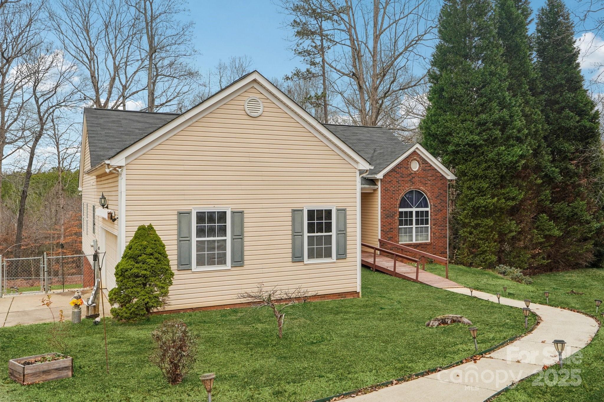 Homes for sale in Statesville, NC | 132 Grayrock Dr, Statesville, NC 28677 | MLS# 4328380