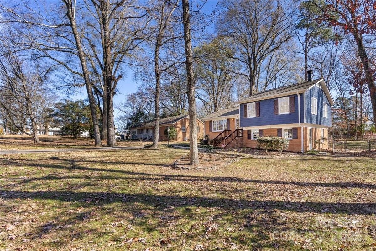 Homes for sale in Charlotte, NC | 2418 Vista Dr, Charlotte, NC 28212 | MLS# 4330408