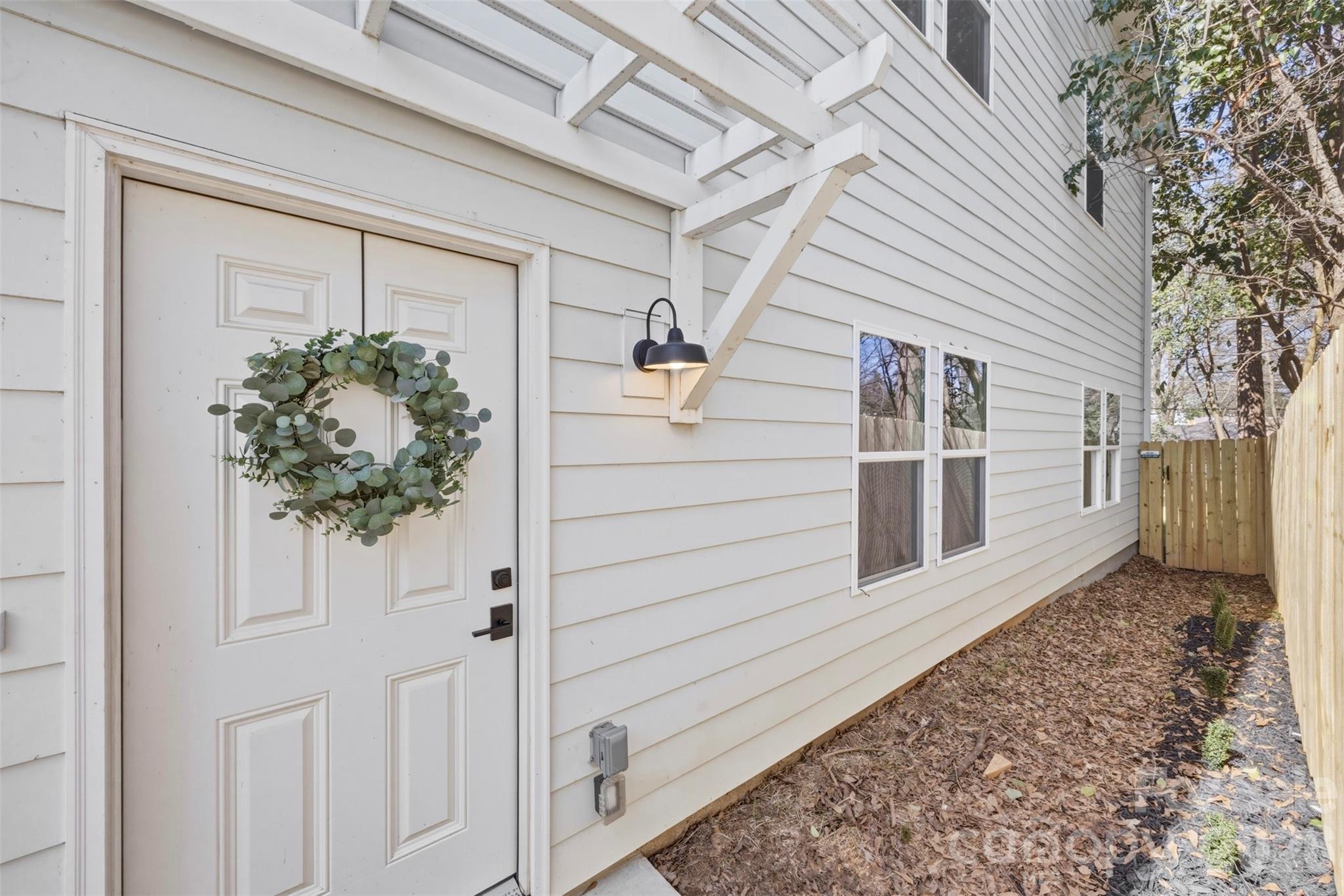 Homes for sale in Charlotte, NC | 105 N Smallwood Pl, Charlotte, NC 28216 | MLS# 4341143