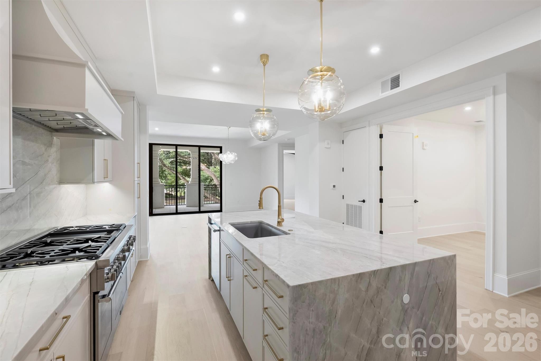 4th image of 409 Queens Rd, Charlotte, NC 28207