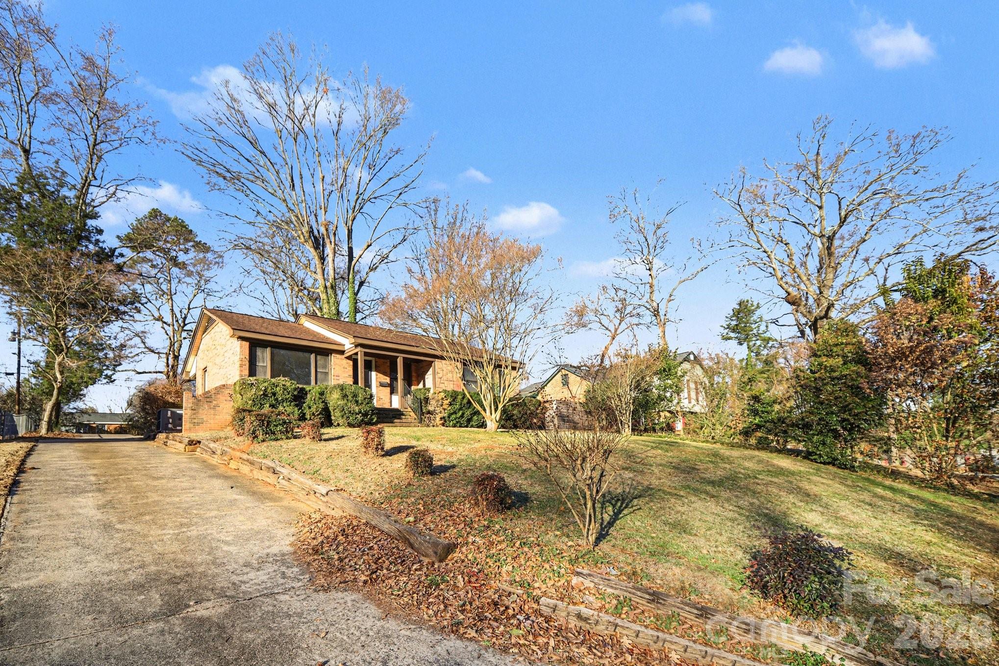 Homes for sale in Charlotte, NC | 1133 Penrose Ln, Charlotte, NC 28217 | MLS# 4345119