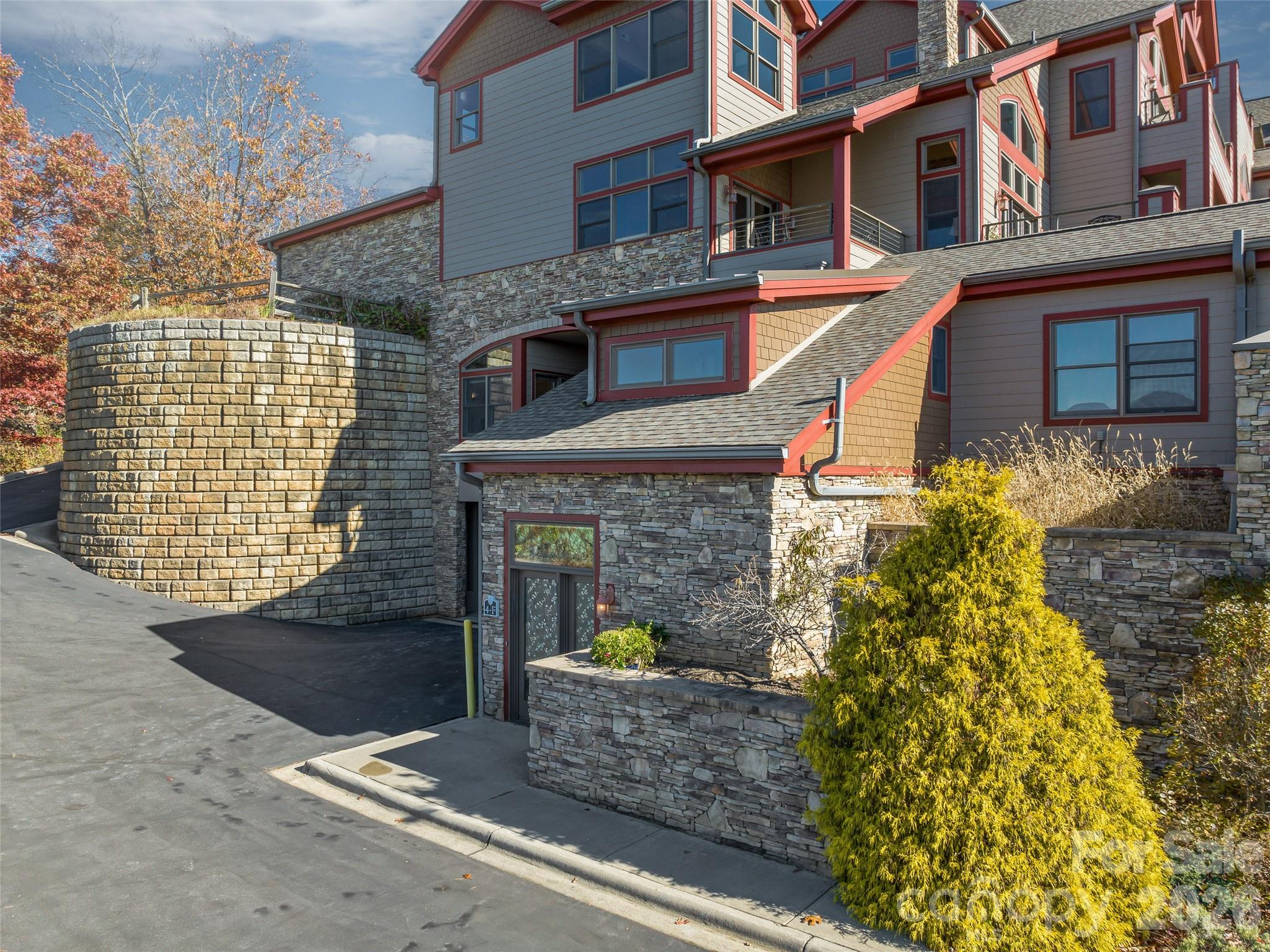 3rd image of 4 Chimney Crest Dr, Asheville, NC 28806