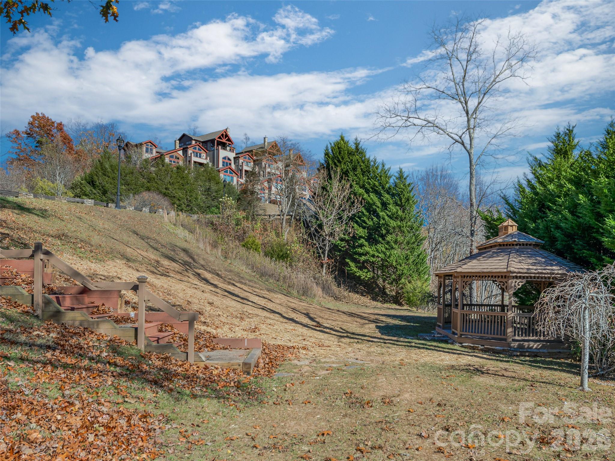 2nd image of 4 Chimney Crest Dr, Asheville, NC 28806