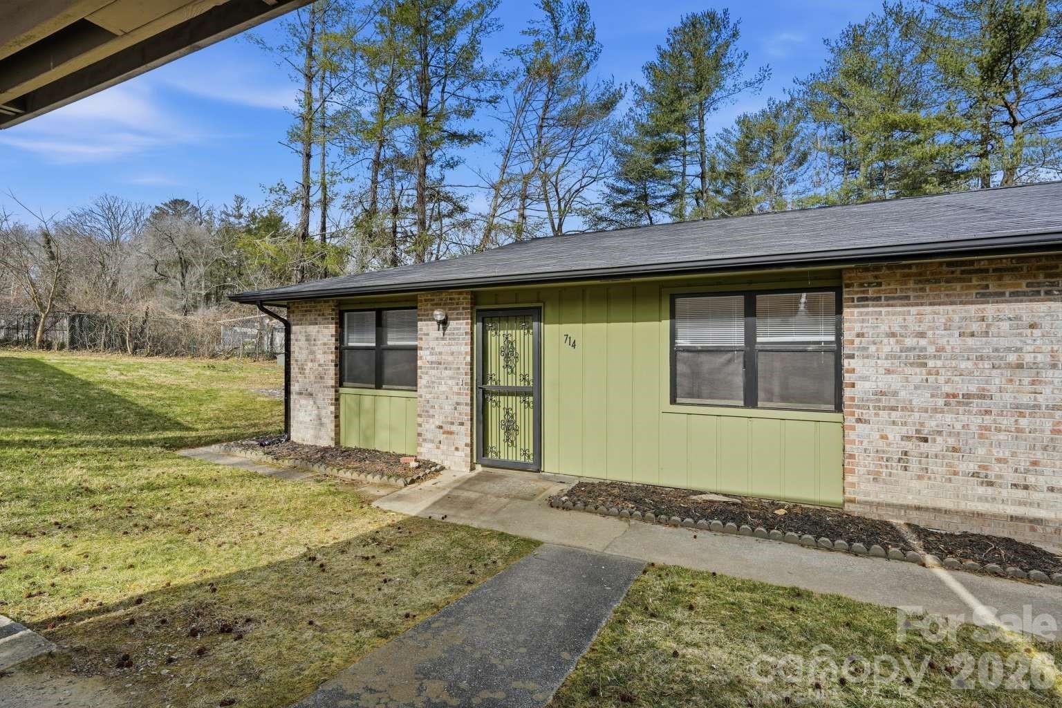 1st image of 714 Farmington Cir, Hendersonville, NC 28739 | MLS# 4350356