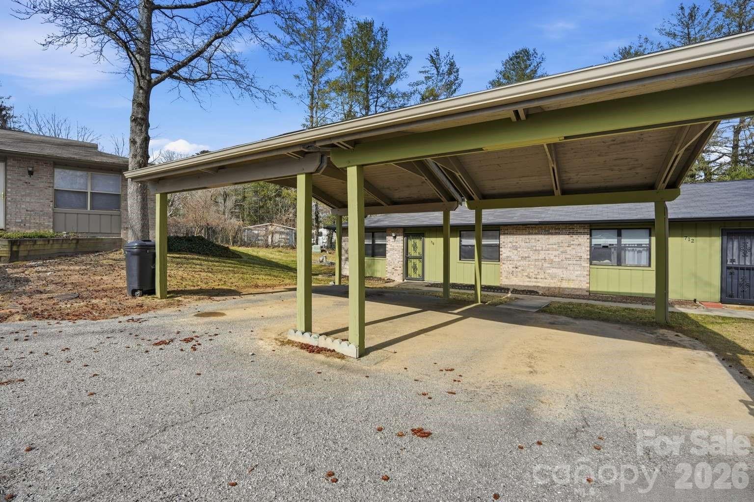2nd image of 714 Farmington Cir, Hendersonville, NC 28739 | MLS# 4350356