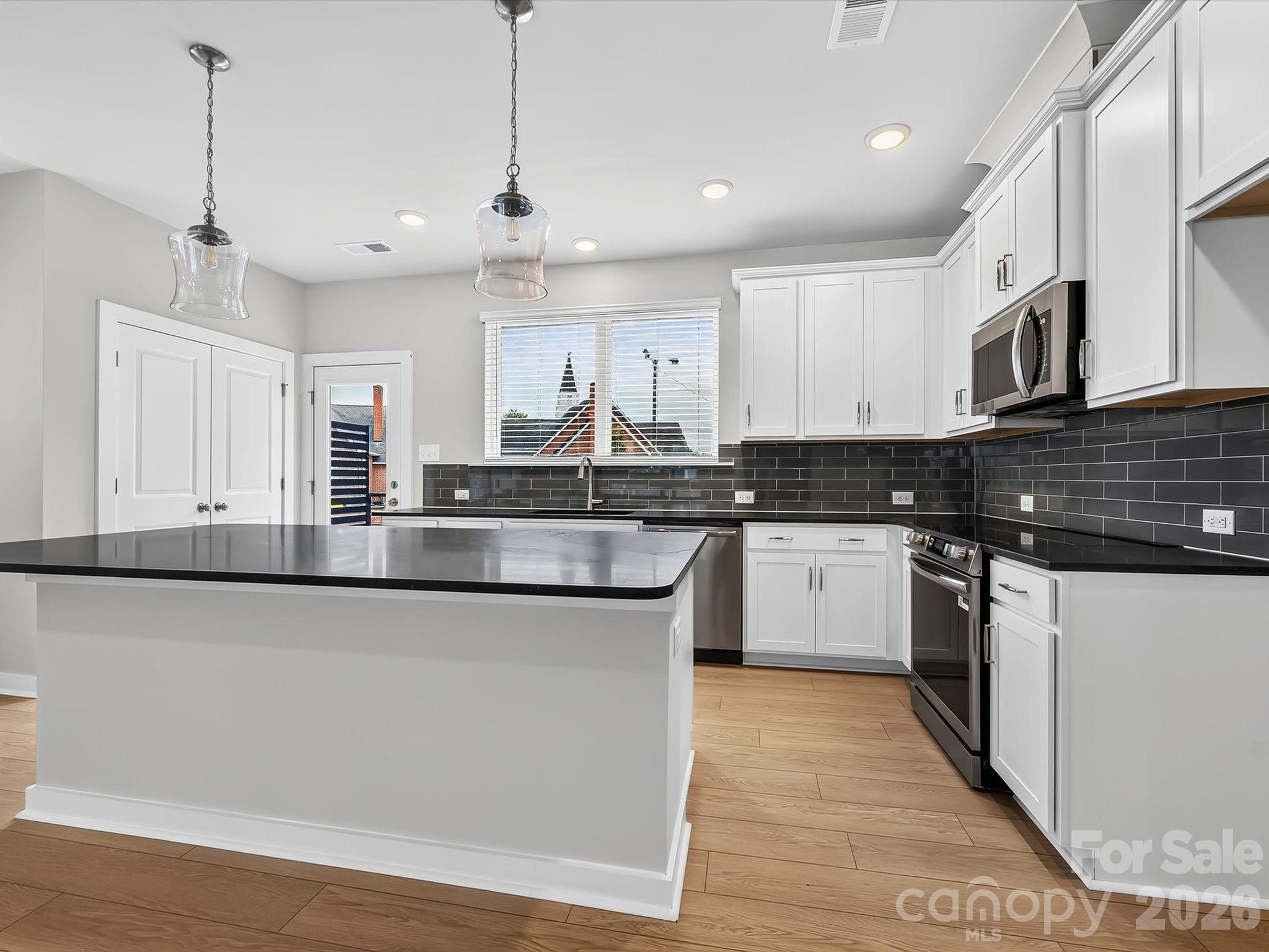 3rd image of 1128 Bismuth Ln, Charlotte, NC 28211 | MLS# 4352904